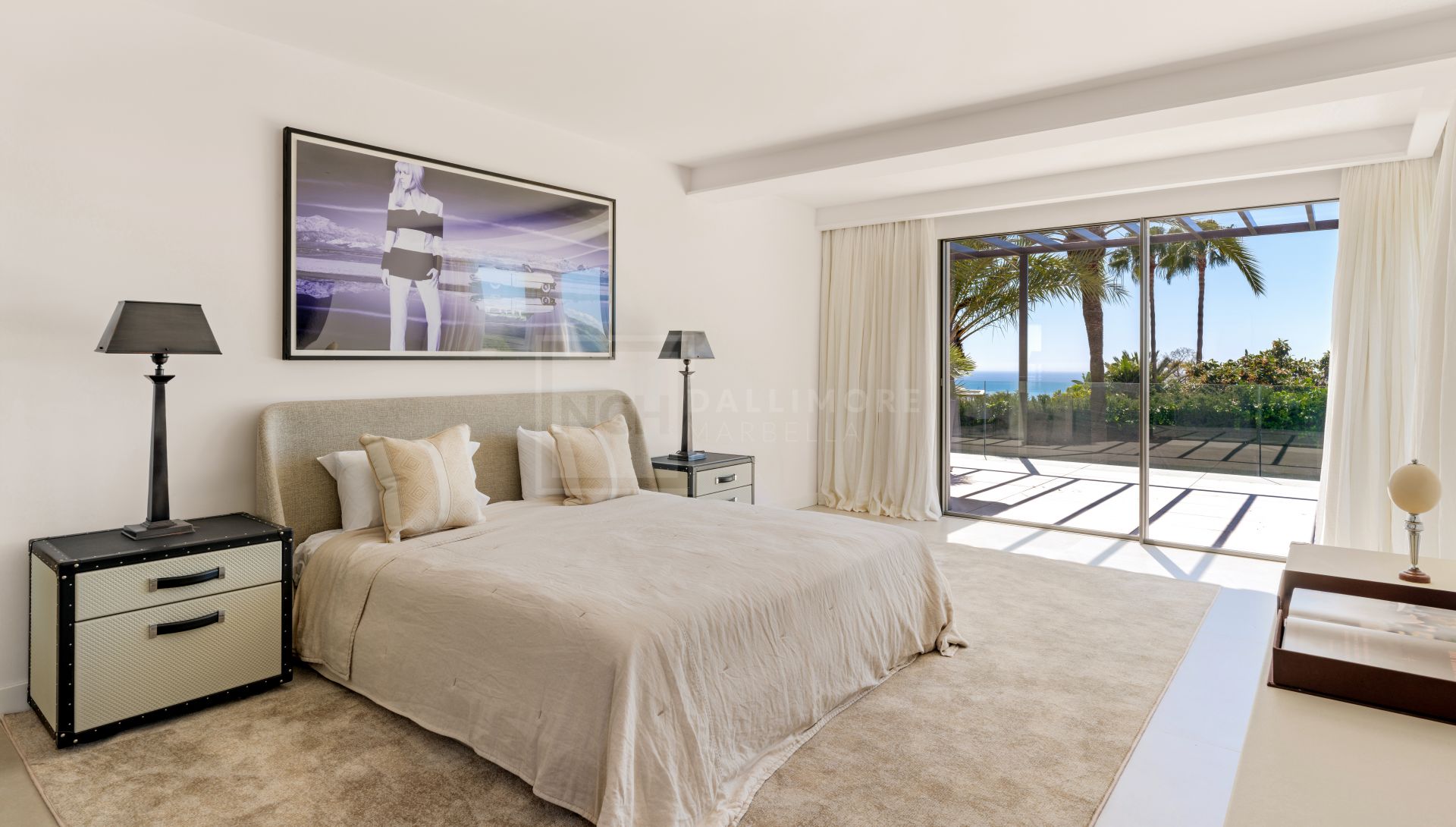 MODERN FIVE BEDROOM VILLA LOCATION IN ROCIO DE NAGUELES