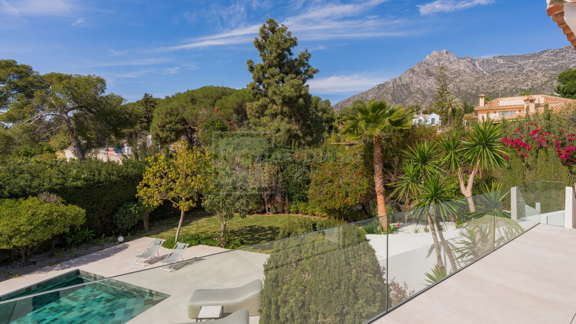 MODERN FIVE BEDROOM VILLA LOCATION IN ROCIO DE NAGUELES