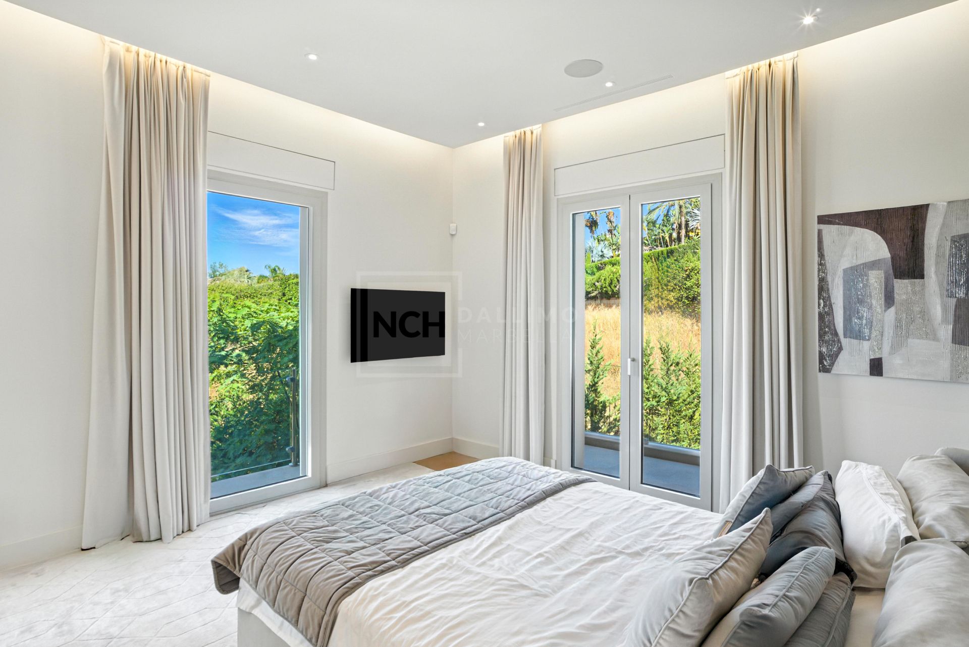 UNIQUE SOUTH-FACING VILLA LOCATED IN SIERRA BLANCA