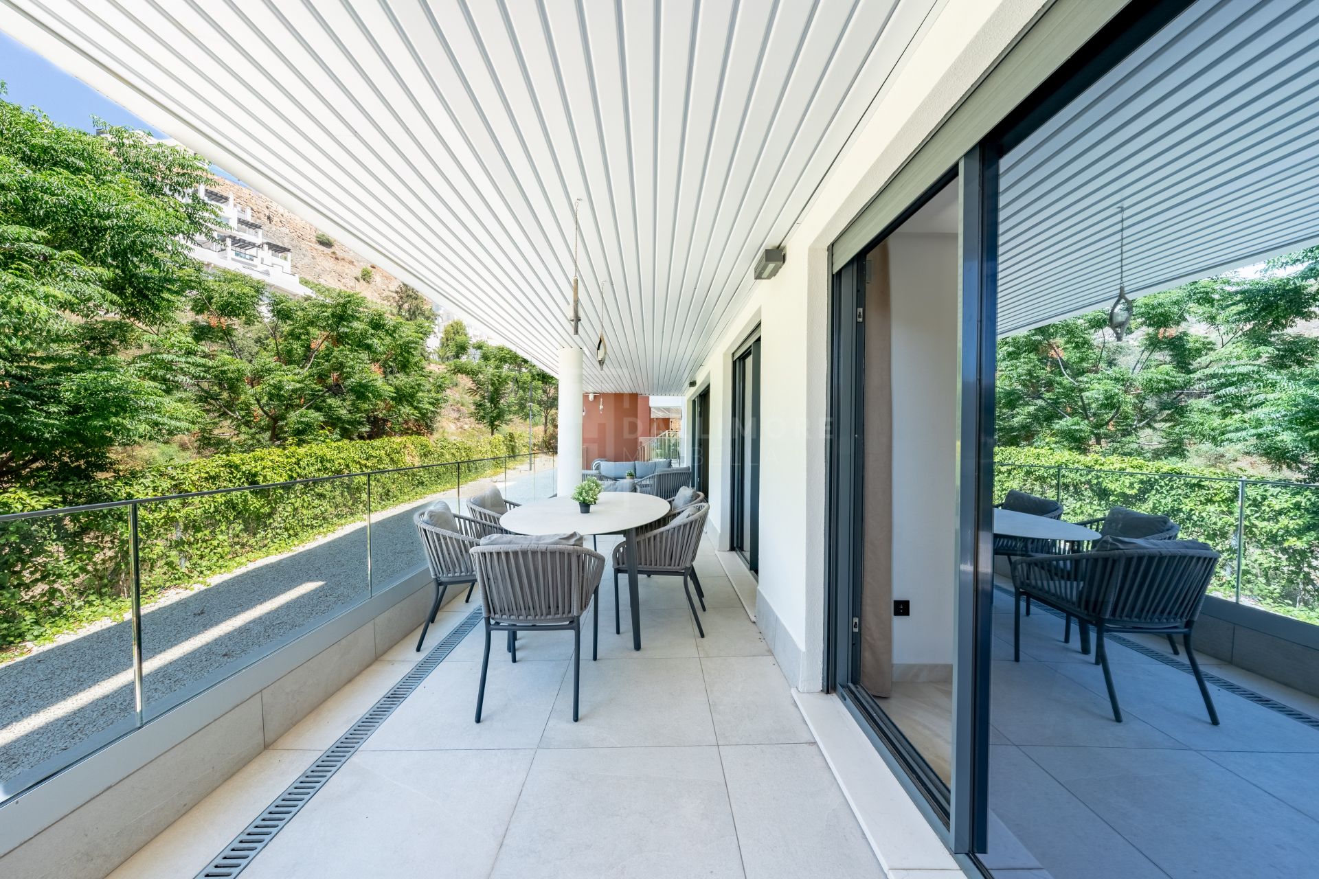 Elegante Apartamento de 3 Dormitorios con Vistas al Golf y la Montaña – ¡Con Licencia de Alquiler!