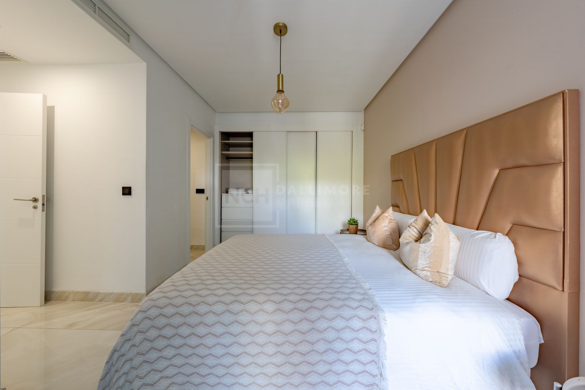 Elegante Apartamento de 3 Dormitorios con Vistas al Golf y la Montaña – ¡Con Licencia de Alquiler!