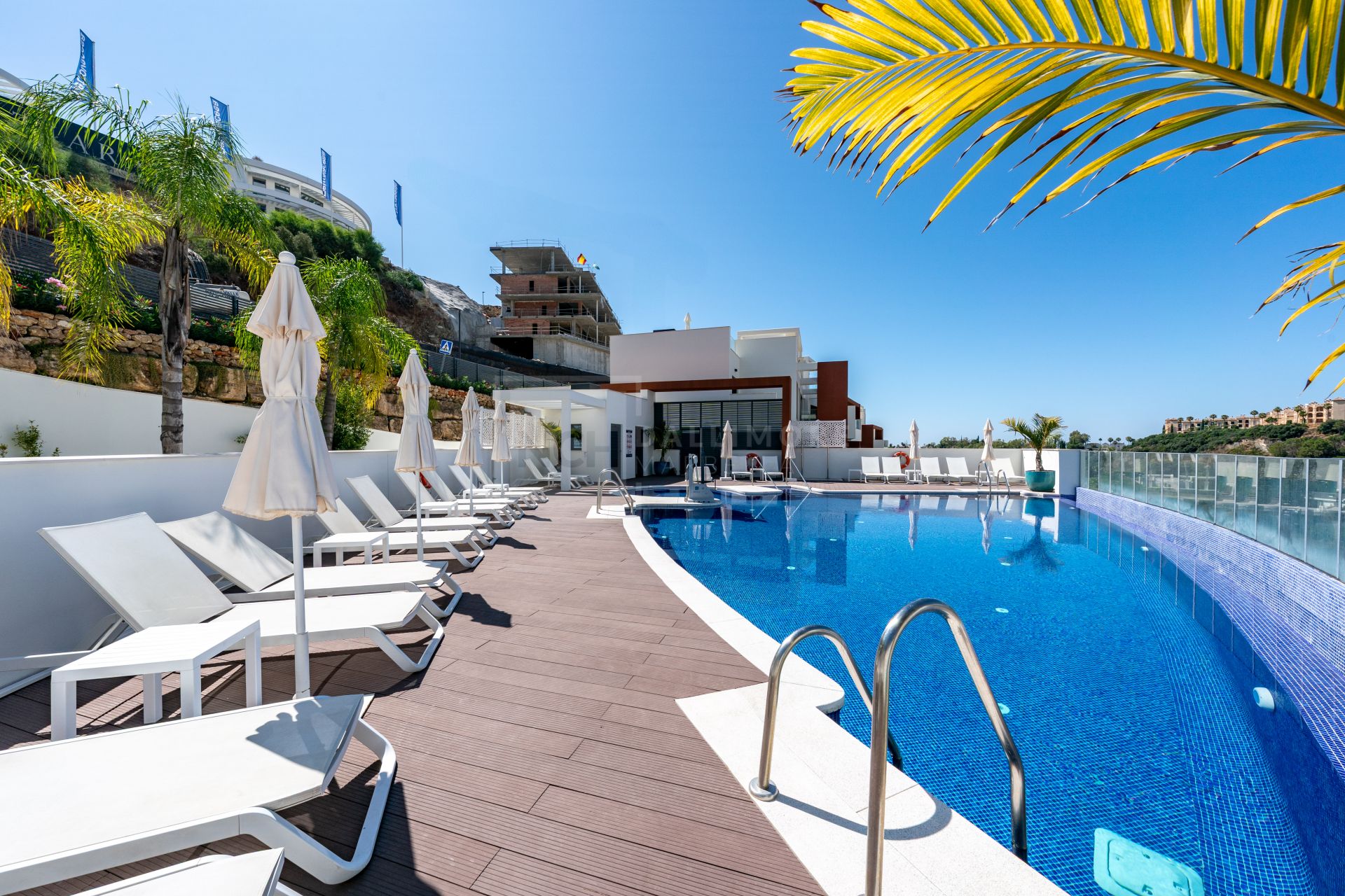 Elegante Apartamento de 3 Dormitorios con Vistas al Golf y la Montaña – ¡Con Licencia de Alquiler!