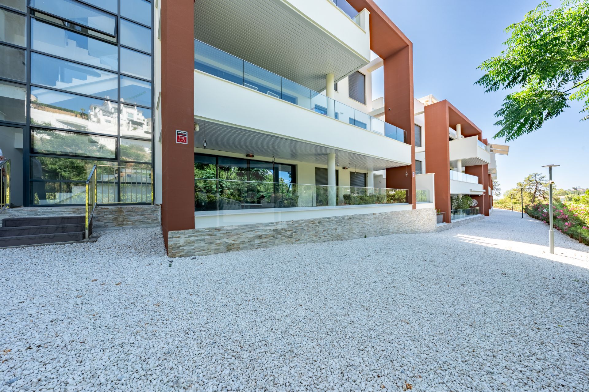 Elegante Apartamento de 3 Dormitorios con Vistas al Golf y la Montaña – ¡Con Licencia de Alquiler!