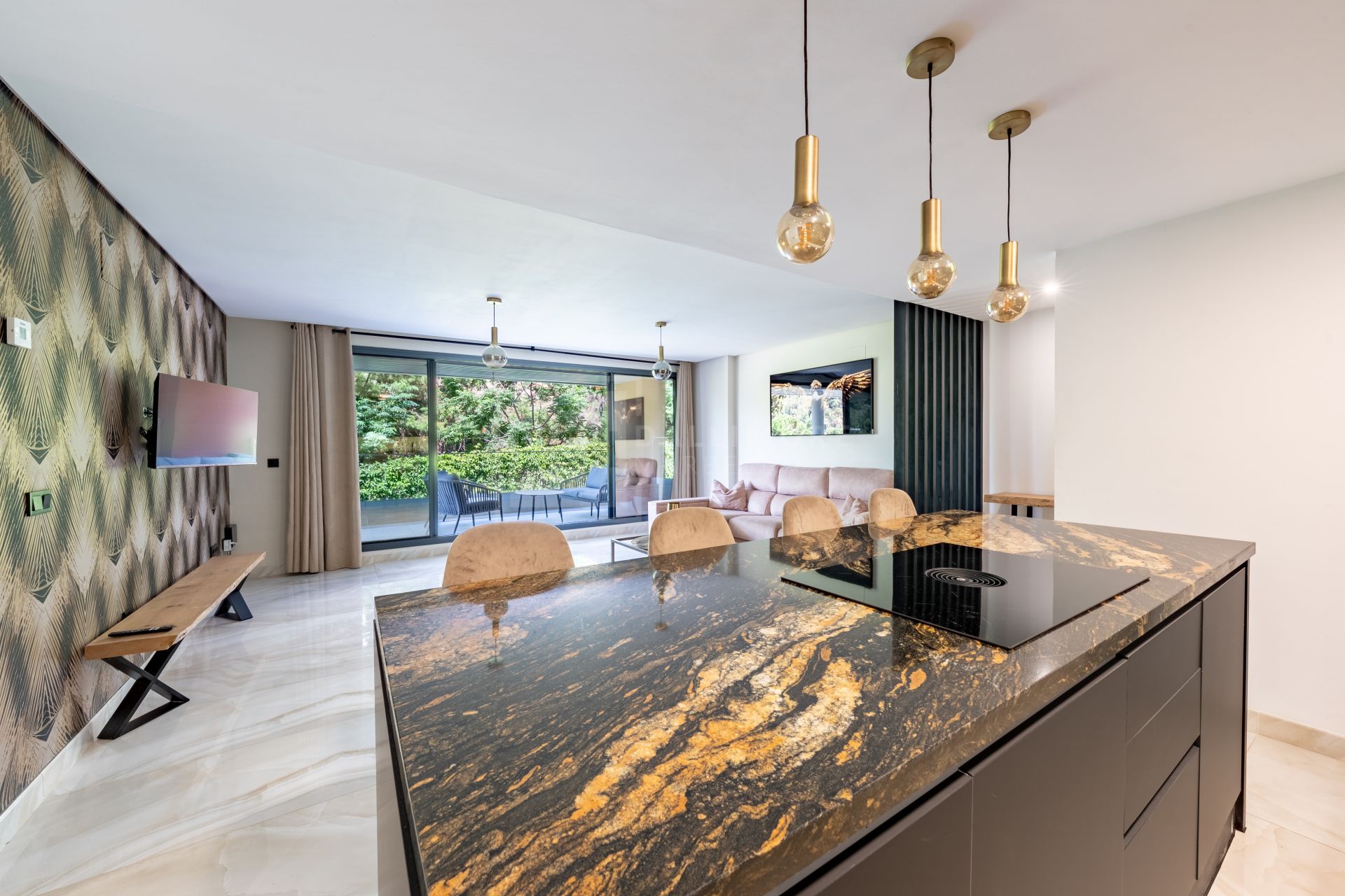 Elegante Apartamento de 3 Dormitorios con Vistas al Golf y la Montaña – ¡Con Licencia de Alquiler!