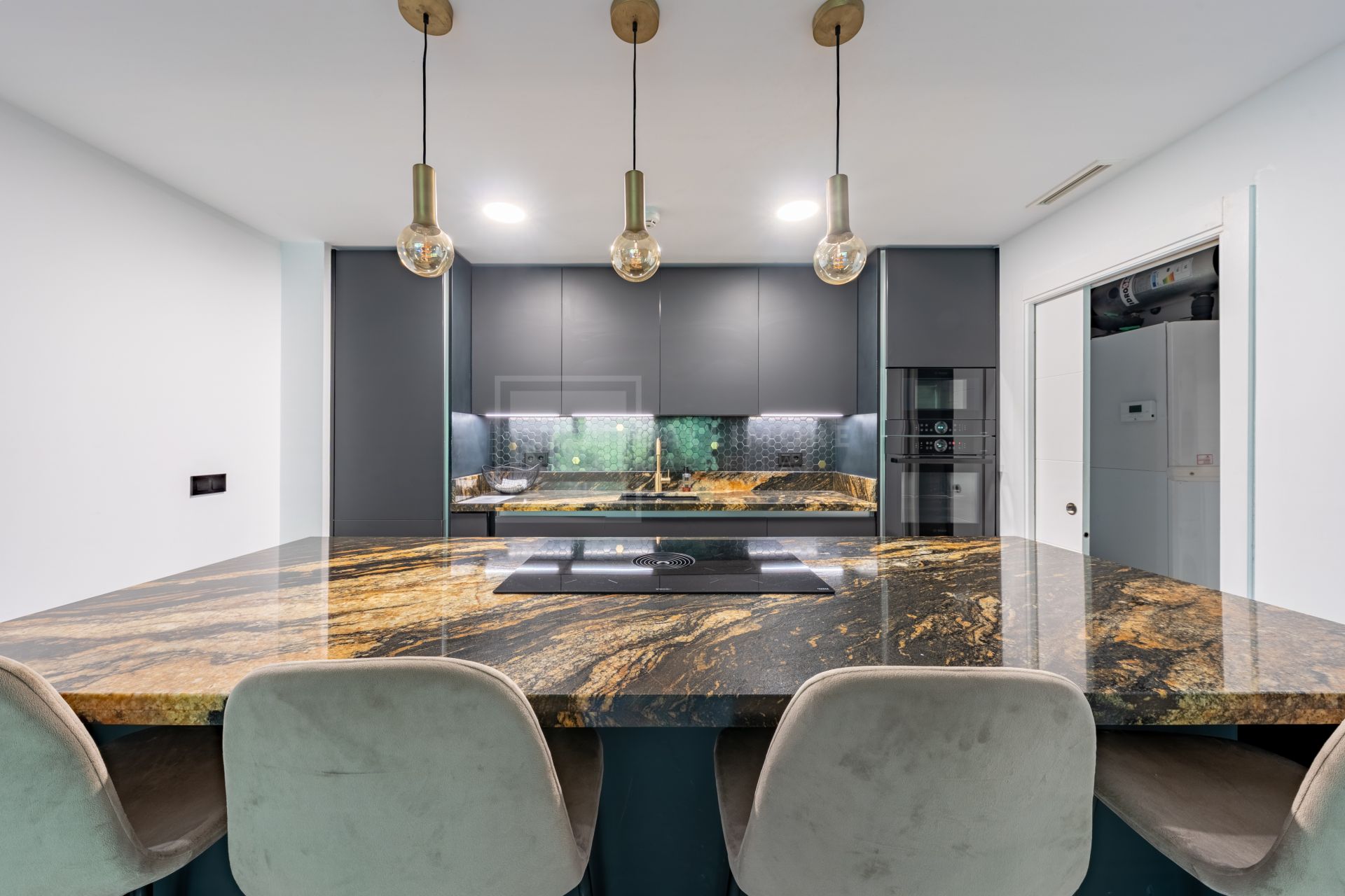 Elegante Apartamento de 3 Dormitorios con Vistas al Golf y la Montaña – ¡Con Licencia de Alquiler!