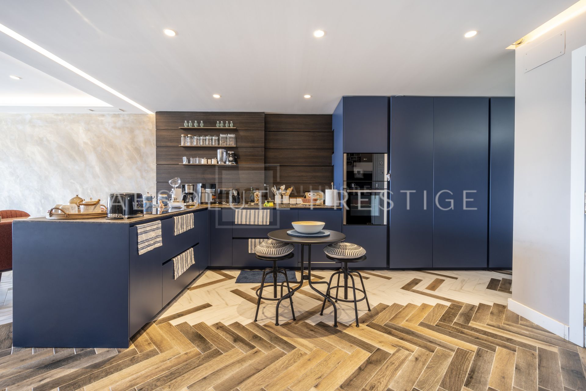 DESIGNER APARTMENT LOCATED IN PUERTO BANUS