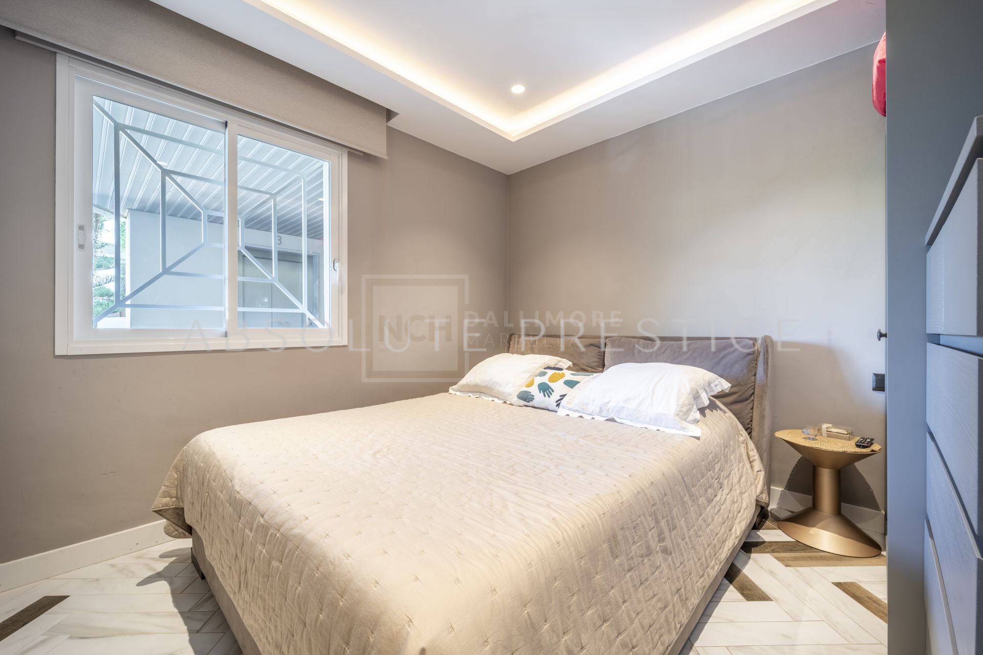 DESIGNER APARTMENT LOCATED IN PUERTO BANUS