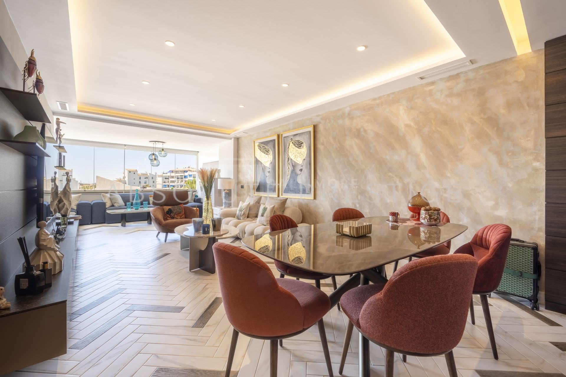 DESIGNER APARTMENT LOCATED IN PUERTO BANUS