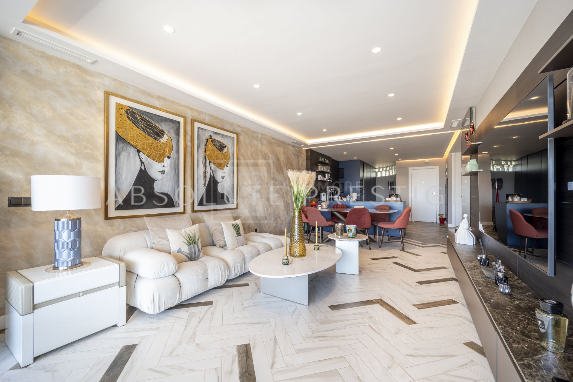 DESIGNER APARTMENT LOCATED IN PUERTO BANUS