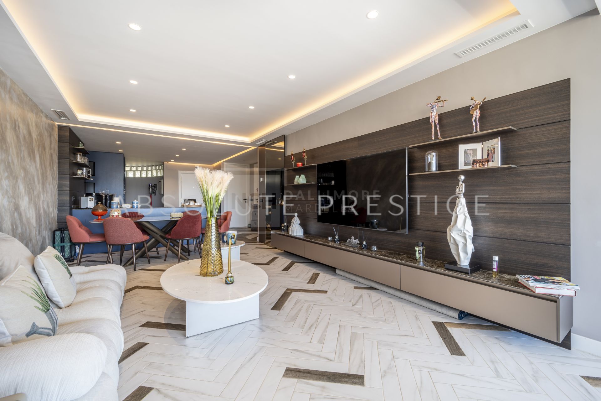DESIGNER APARTMENT LOCATED IN PUERTO BANUS