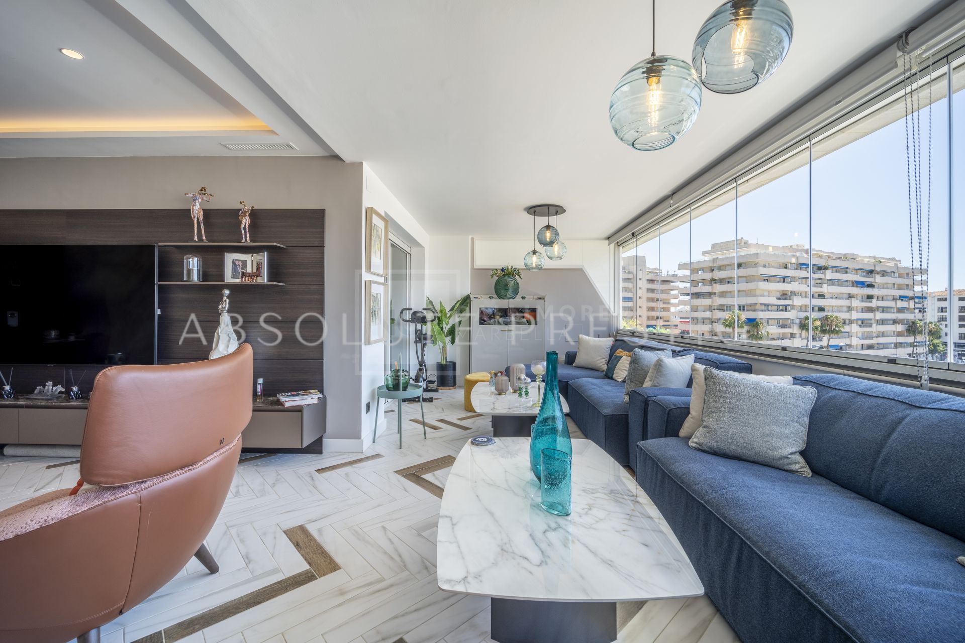 DESIGNER APARTMENT LOCATED IN PUERTO BANUS