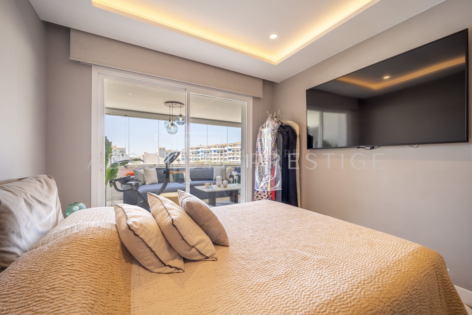 DESIGNER APARTMENT LOCATED IN PUERTO BANUS