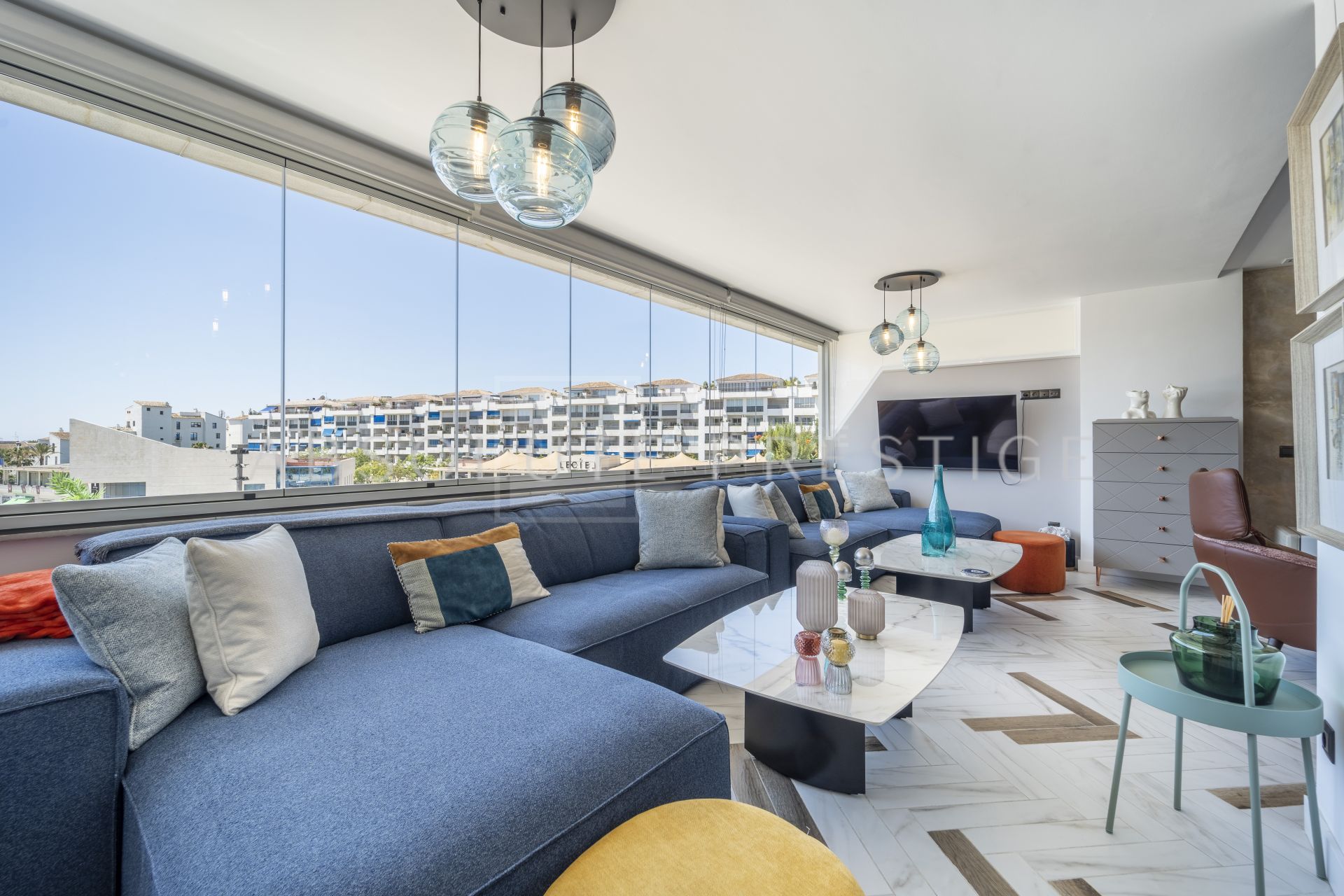 DESIGNER APARTMENT LOCATED IN PUERTO BANUS