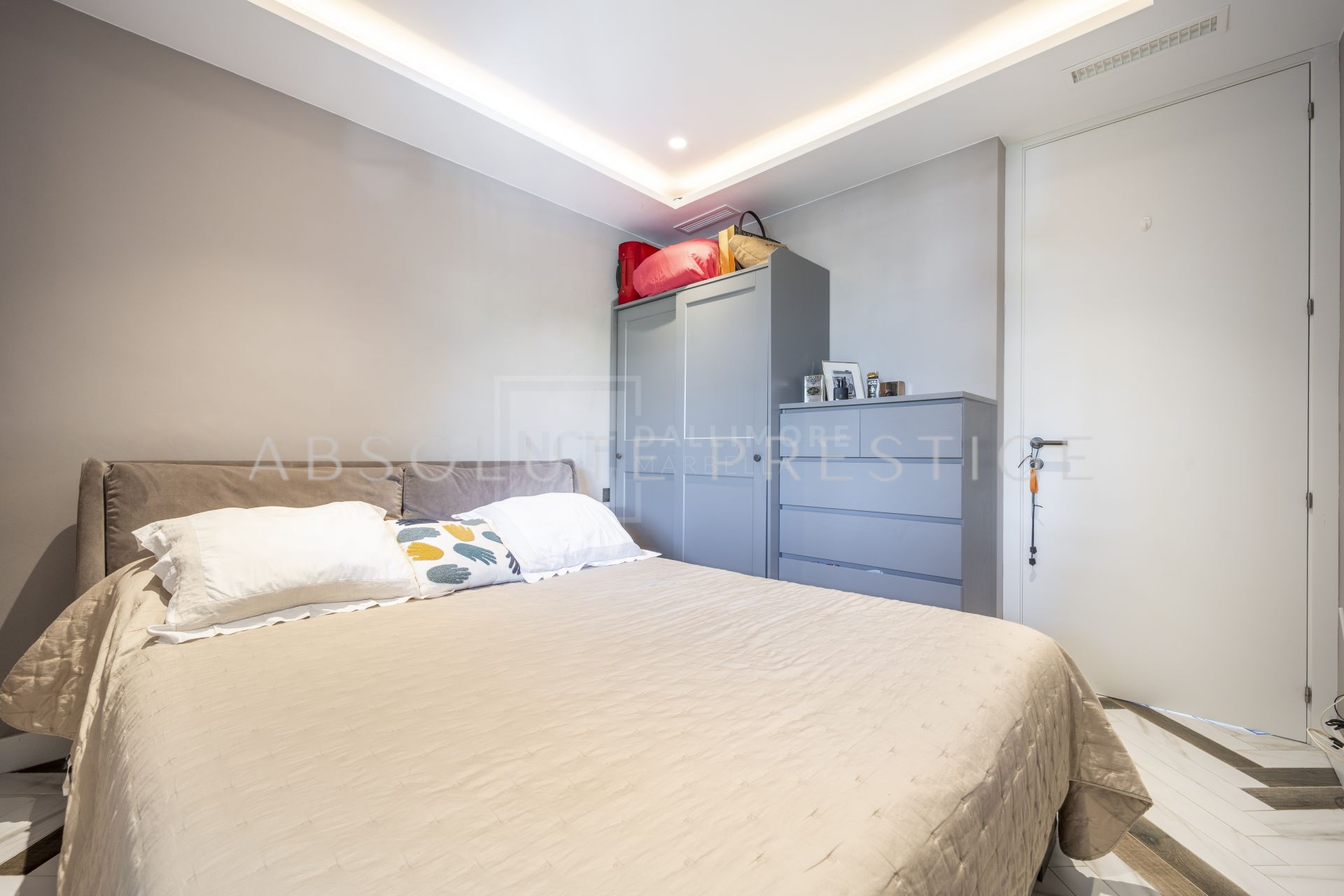 DESIGNER APARTMENT LOCATED IN PUERTO BANUS