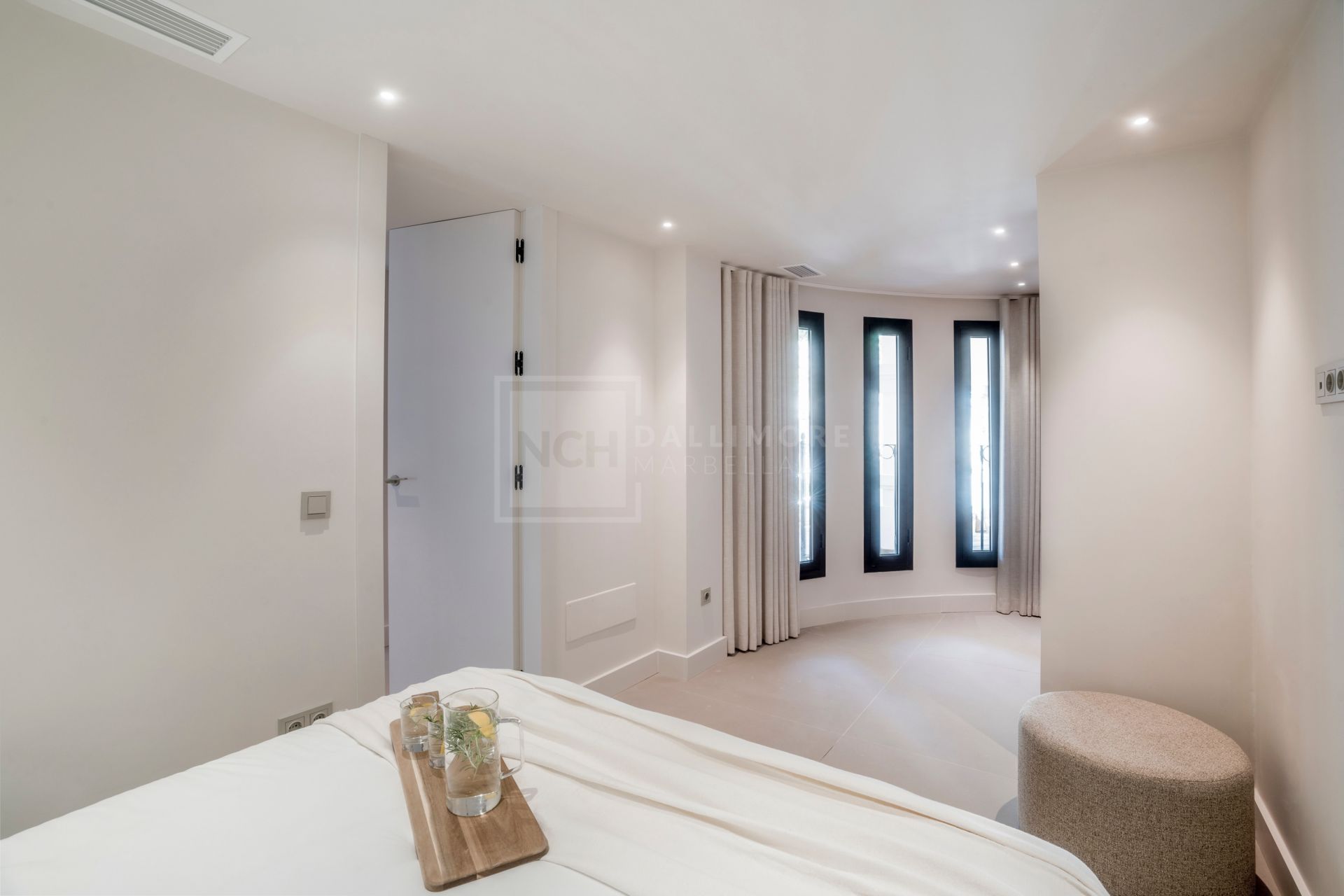 RENOVATED 3-BEDROOM APARTMENT WITH PRIVATE POOL