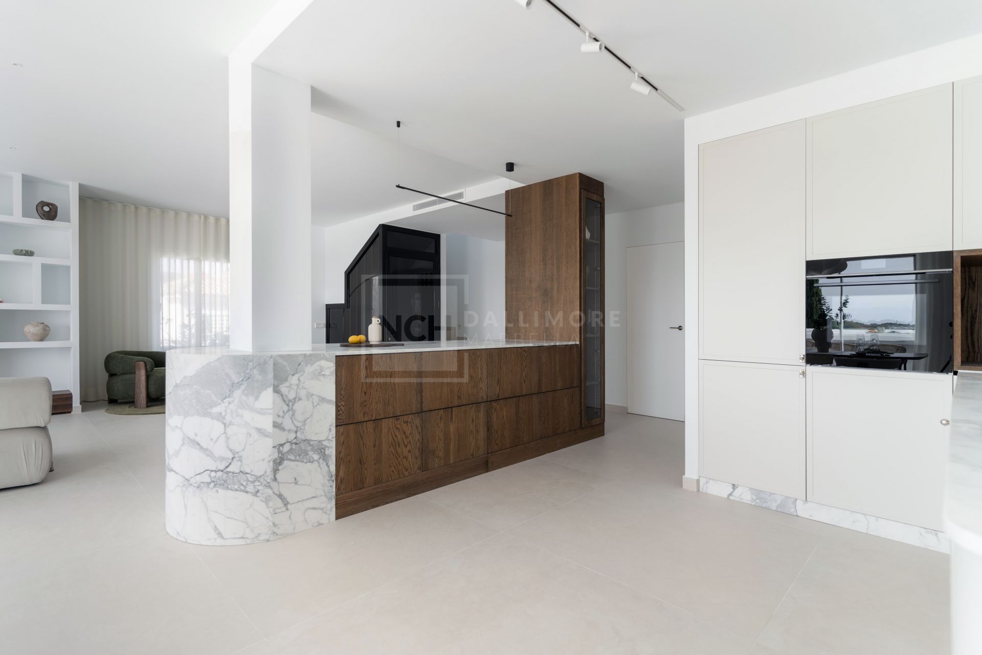 DUPLEX CORNER PENTHOUSE WITH SPECTACULAR SEA VIEWS