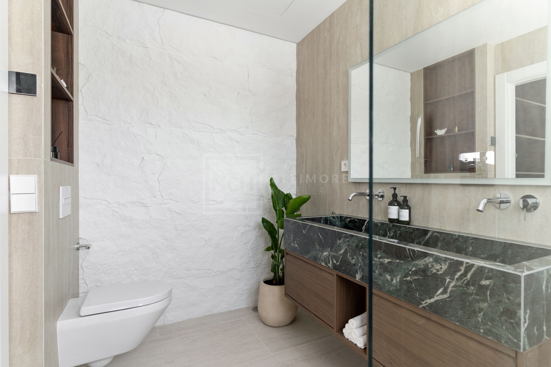 DUPLEX CORNER PENTHOUSE WITH SPECTACULAR SEA VIEWS