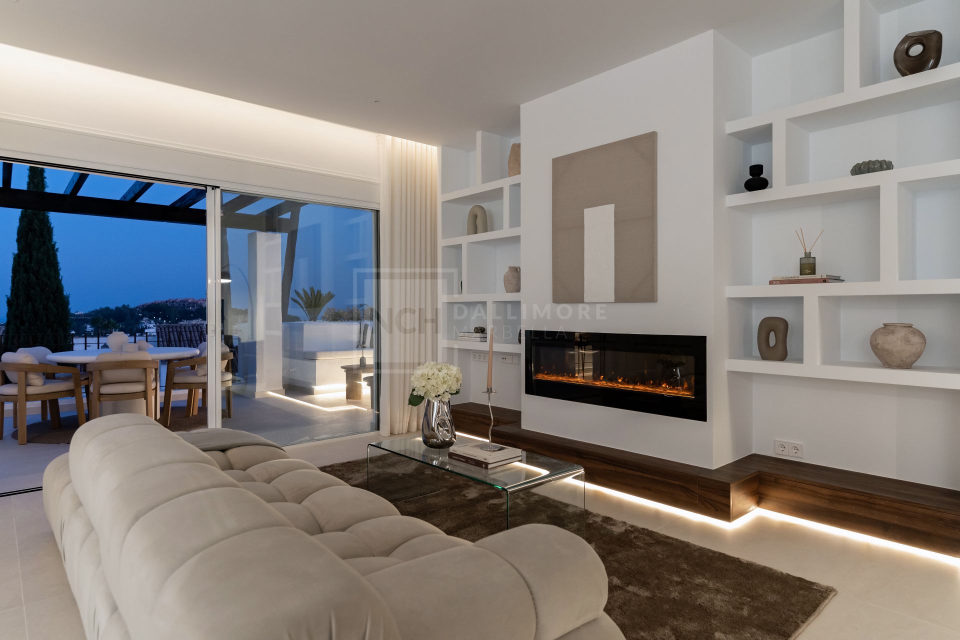 DUPLEX CORNER PENTHOUSE WITH SPECTACULAR SEA VIEWS