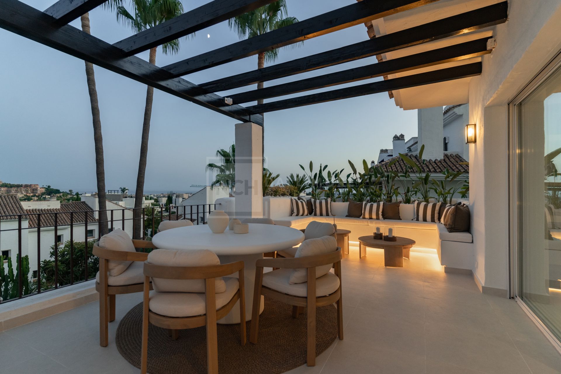 DUPLEX CORNER PENTHOUSE WITH SPECTACULAR SEA VIEWS