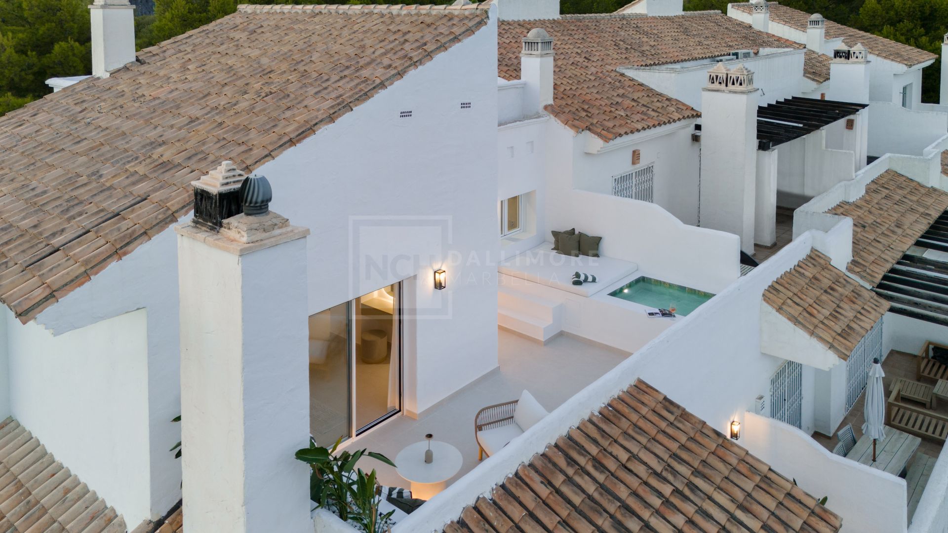 DUPLEX CORNER PENTHOUSE WITH SPECTACULAR SEA VIEWS