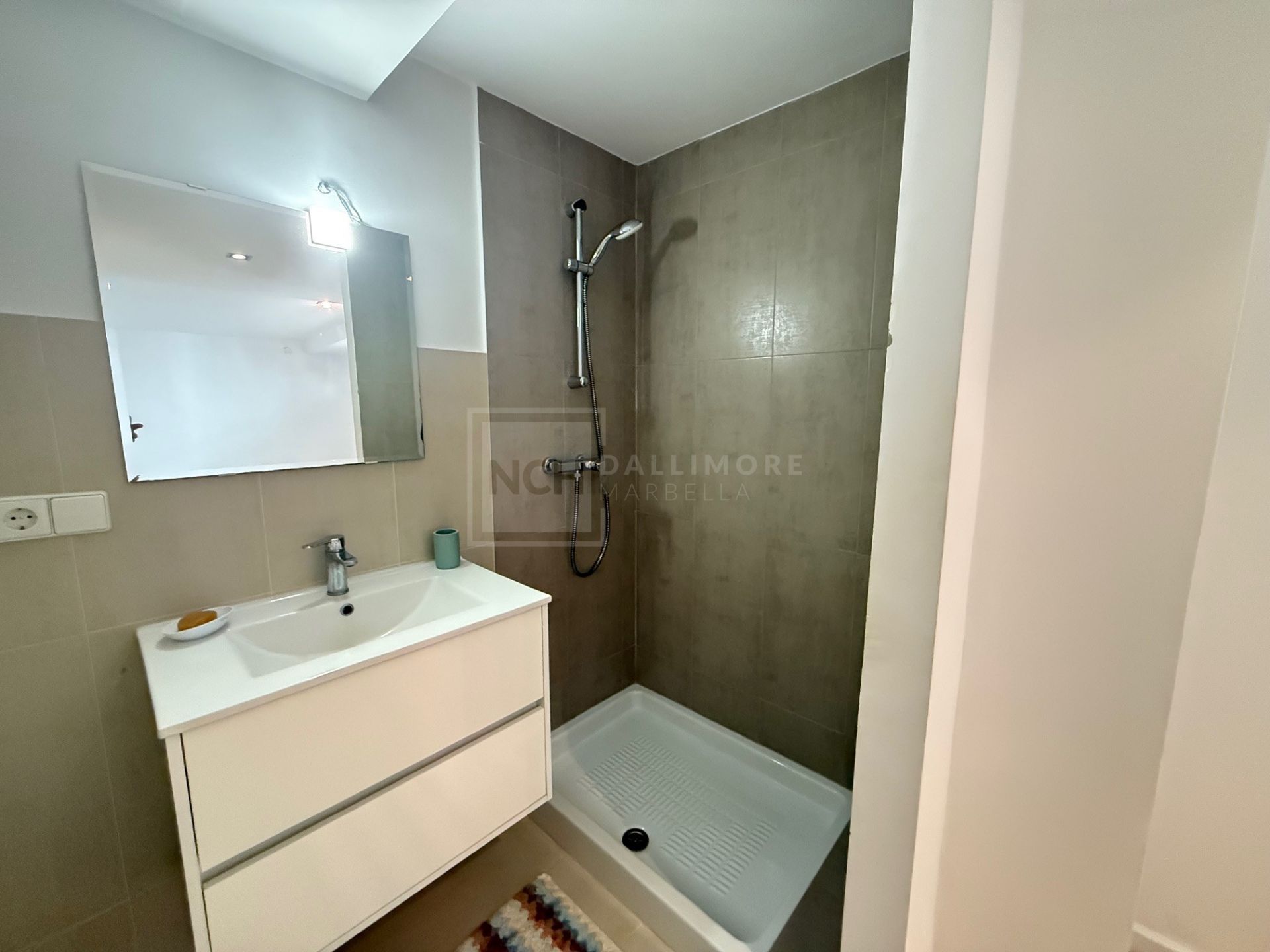 SEA VIEW APARTMENT IN PUERTO BANUS