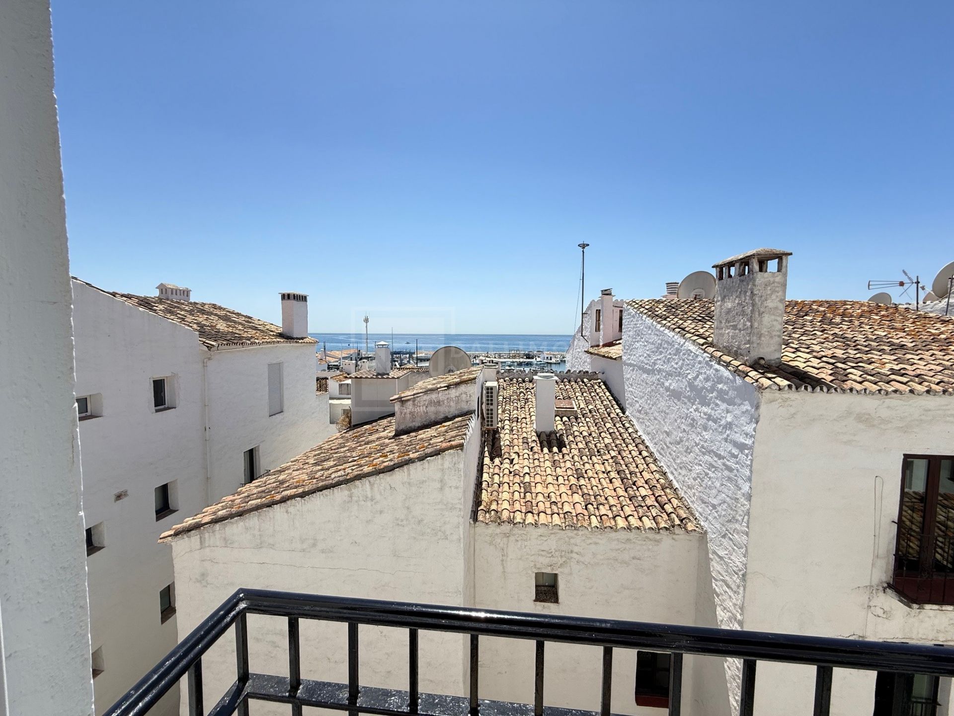 SEA VIEW APARTMENT IN PUERTO BANUS