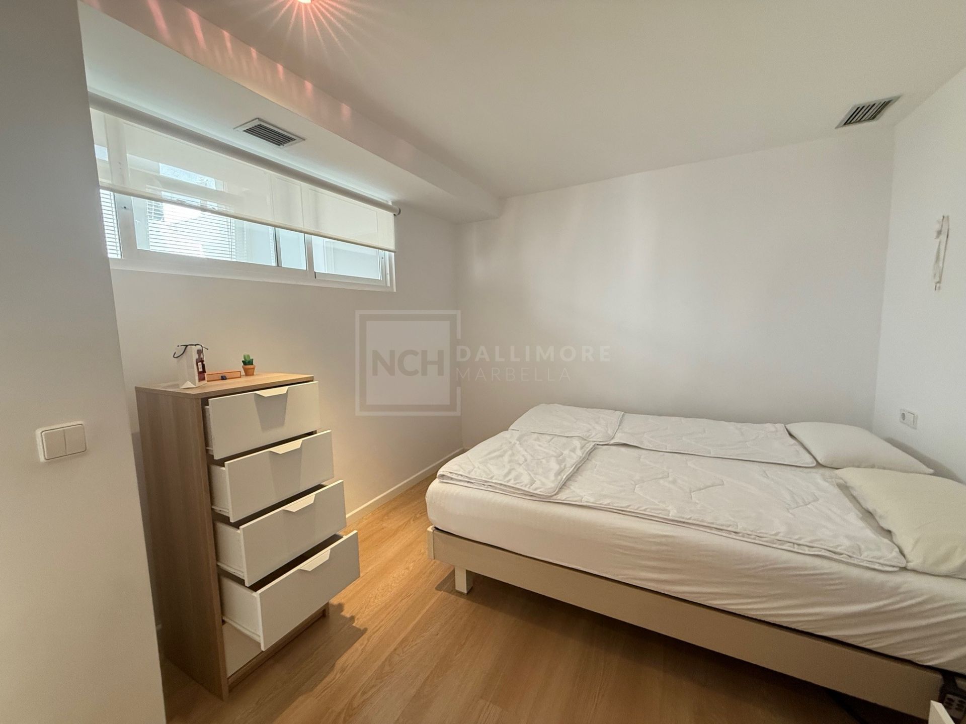 SEA VIEW APARTMENT IN PUERTO BANUS