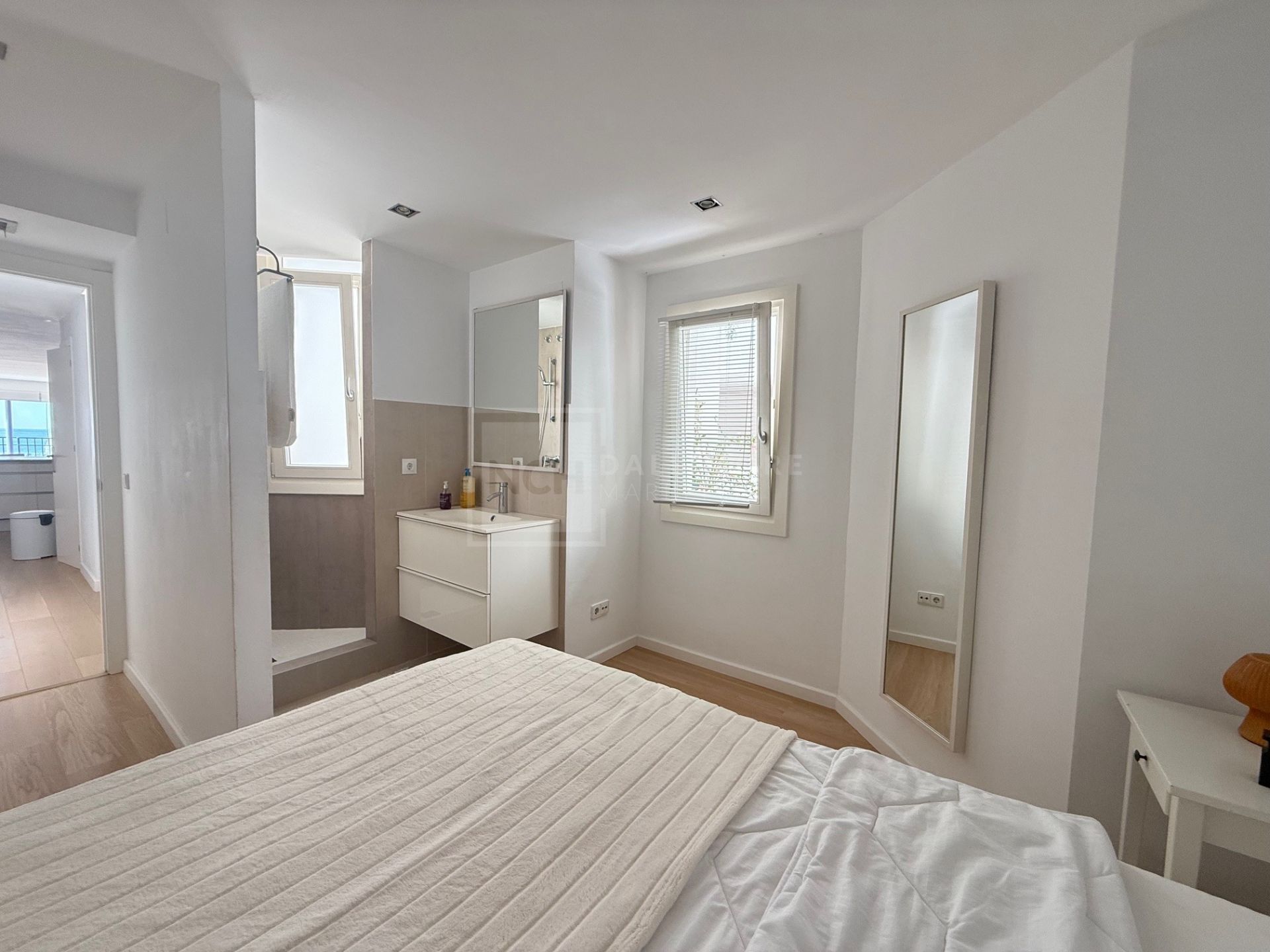 SEA VIEW APARTMENT IN PUERTO BANUS