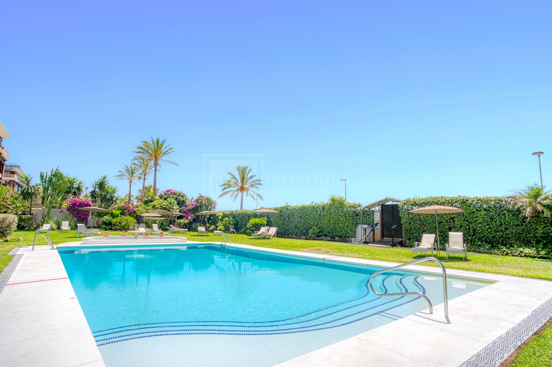 Exclusivo Apartamento de dos dormitorios con vistas al mar en La Herradura, Marbella