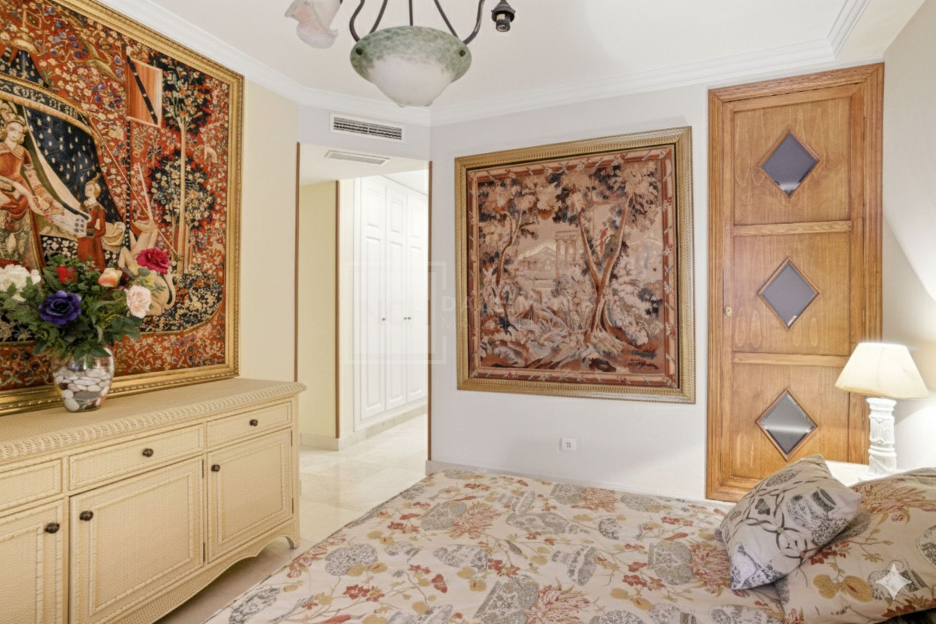 Exclusivo Apartamento de dos dormitorios con vistas al mar en La Herradura, Marbella