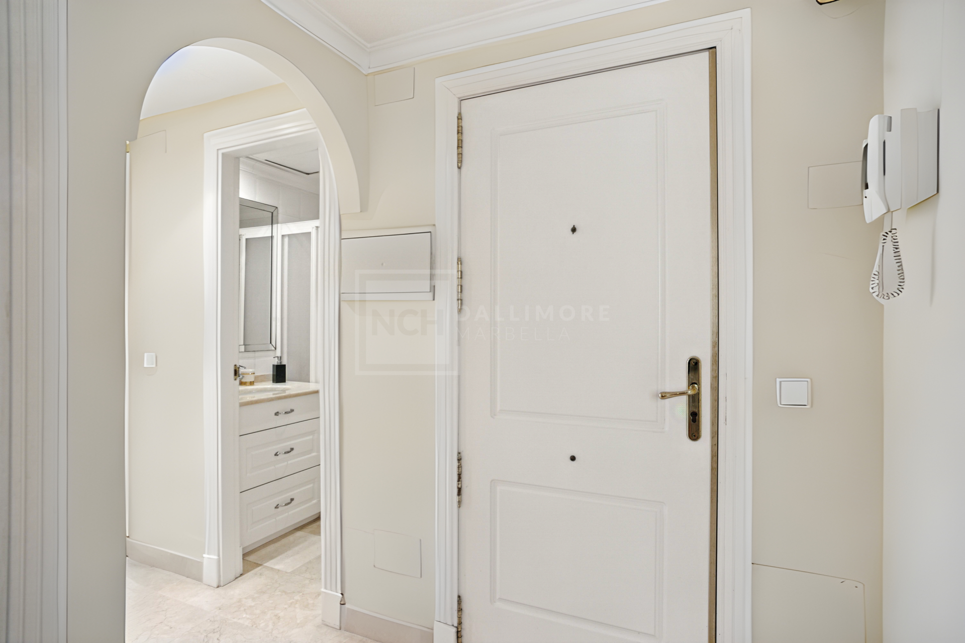 Exclusivo Apartamento de dos dormitorios con vistas al mar en La Herradura, Marbella