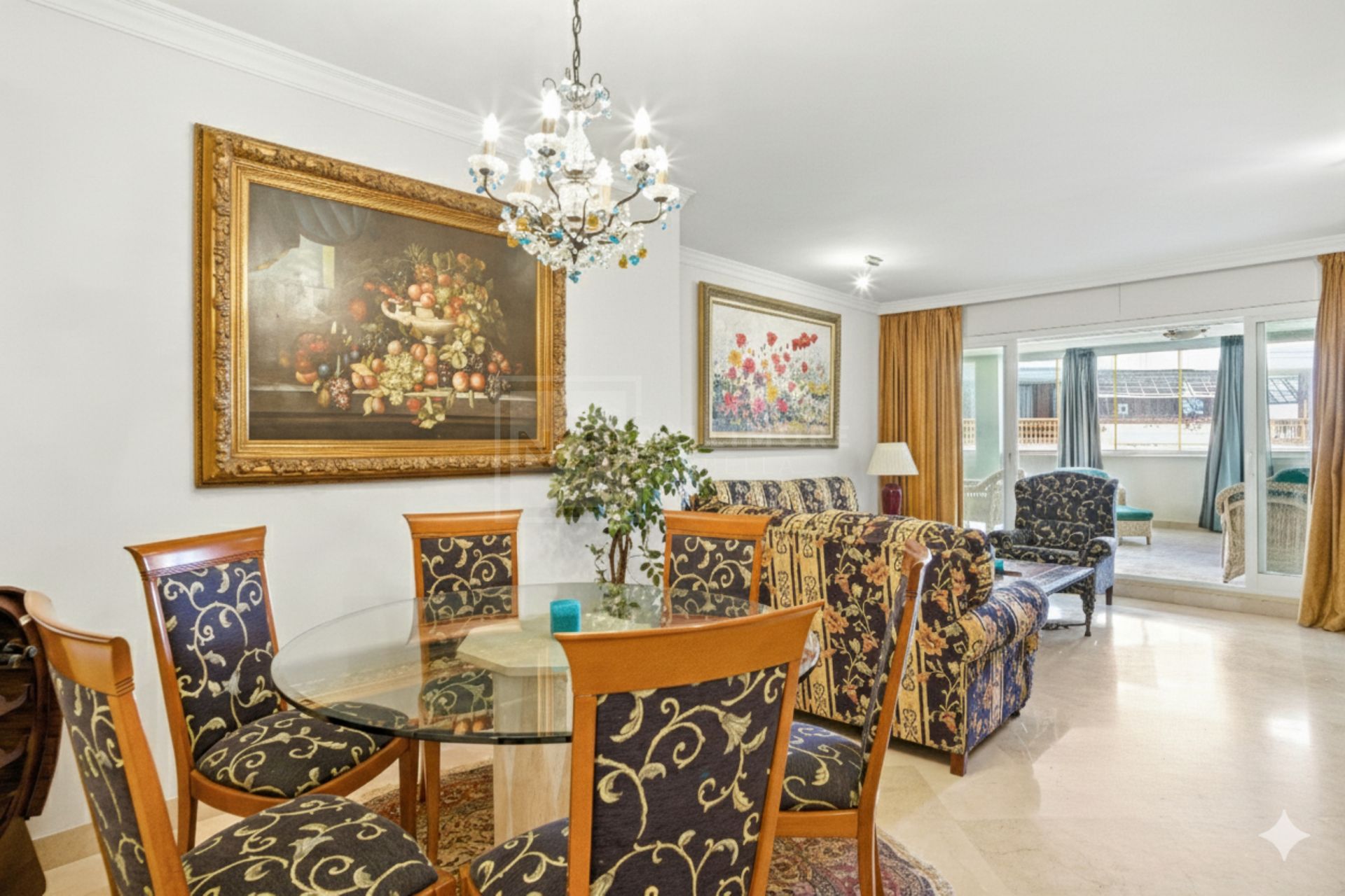 Exclusivo Apartamento de dos dormitorios con vistas al mar en La Herradura, Marbella