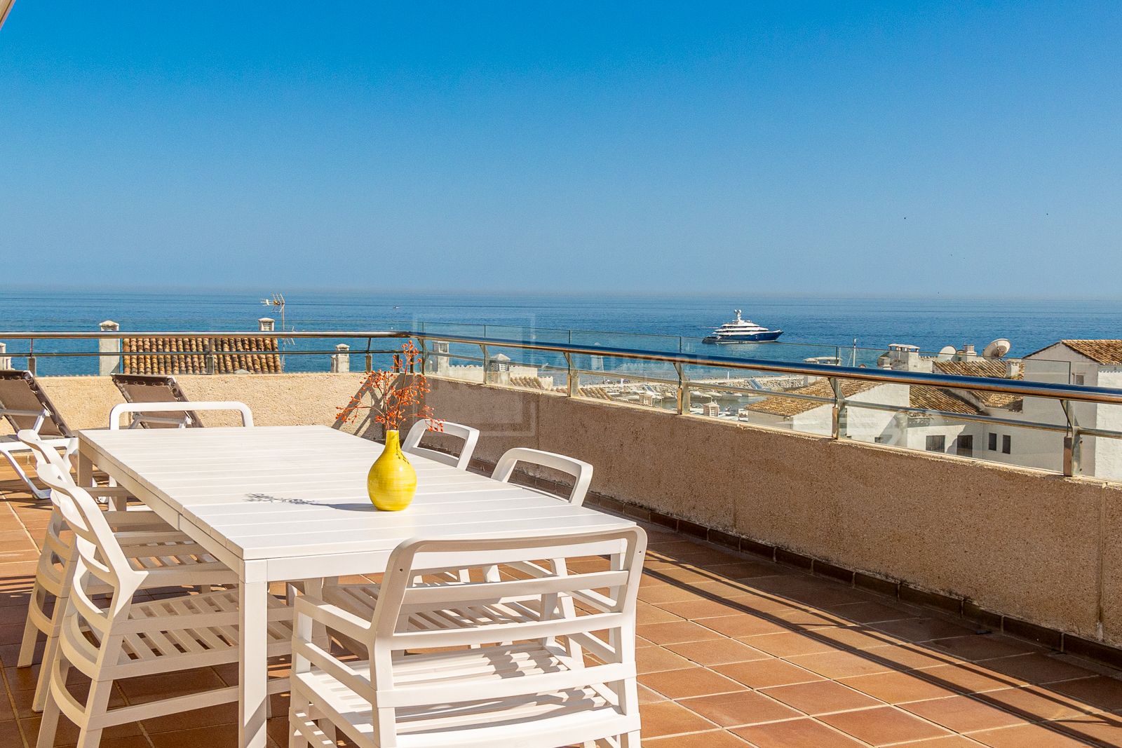 3-BEDROOM PENTHOUSE WITH SEA VIEWS IN THE HEART OF PUERTO BANUS