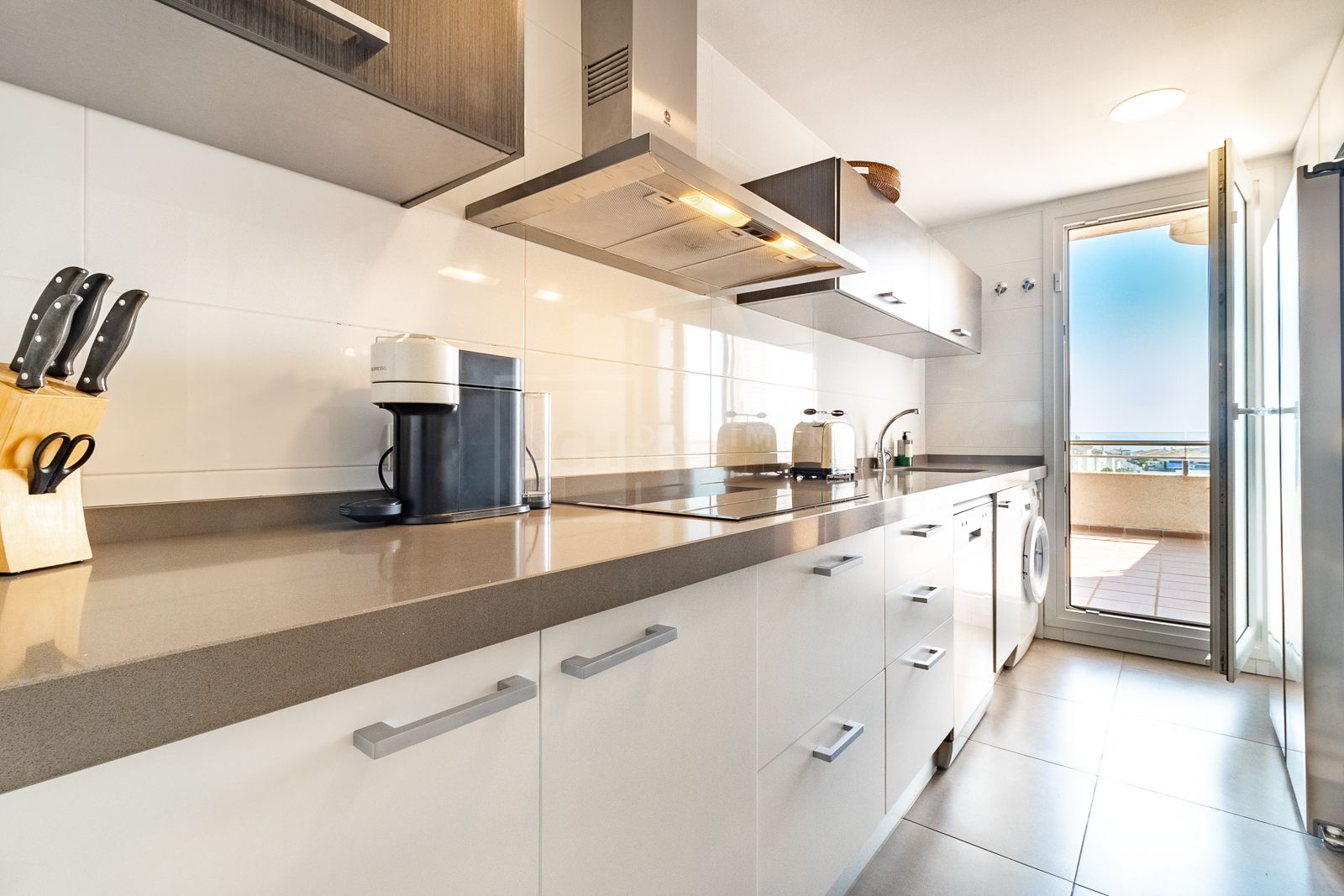 3-BEDROOM PENTHOUSE WITH SEA VIEWS IN THE HEART OF PUERTO BANUS