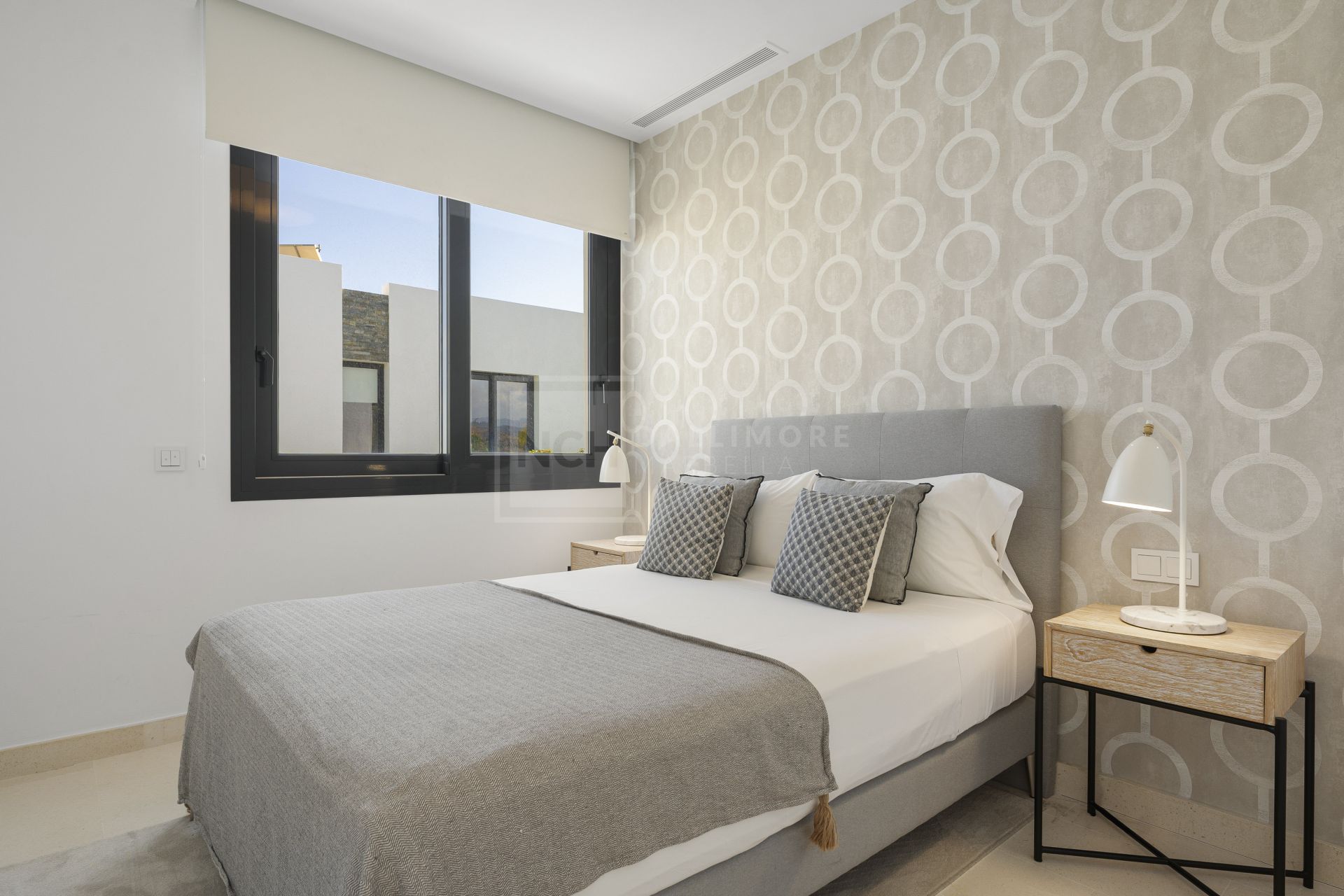 MODERN 5-BEDROOM VILLA IN GATED COMMUNITY