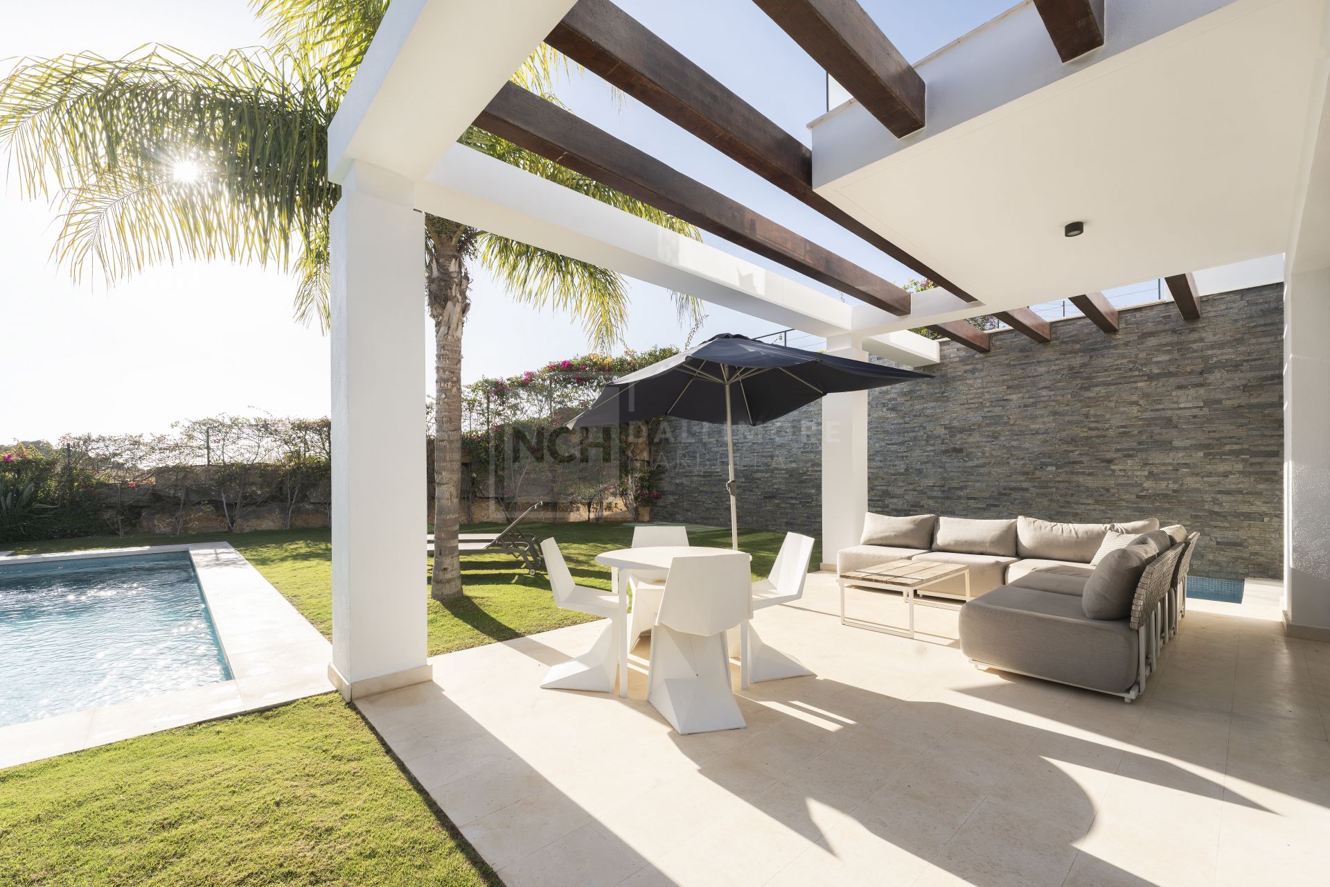 MODERN 5-BEDROOM VILLA IN GATED COMMUNITY