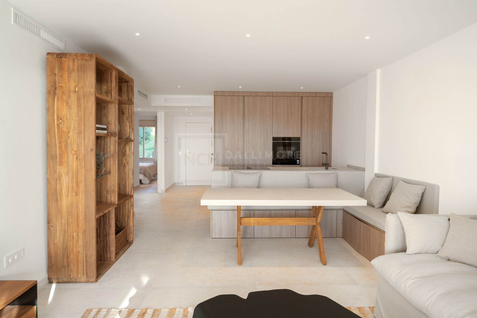 Apartamento de 3 Dormitorios recién reformado con vistas al mar y la montaña en Nueva Andalucia