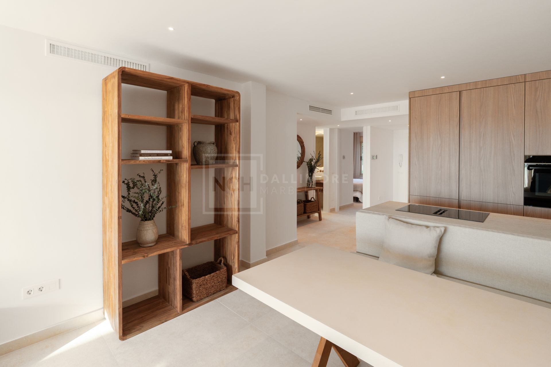 Apartamento de 3 Dormitorios recién reformado con vistas al mar y la montaña en Nueva Andalucia
