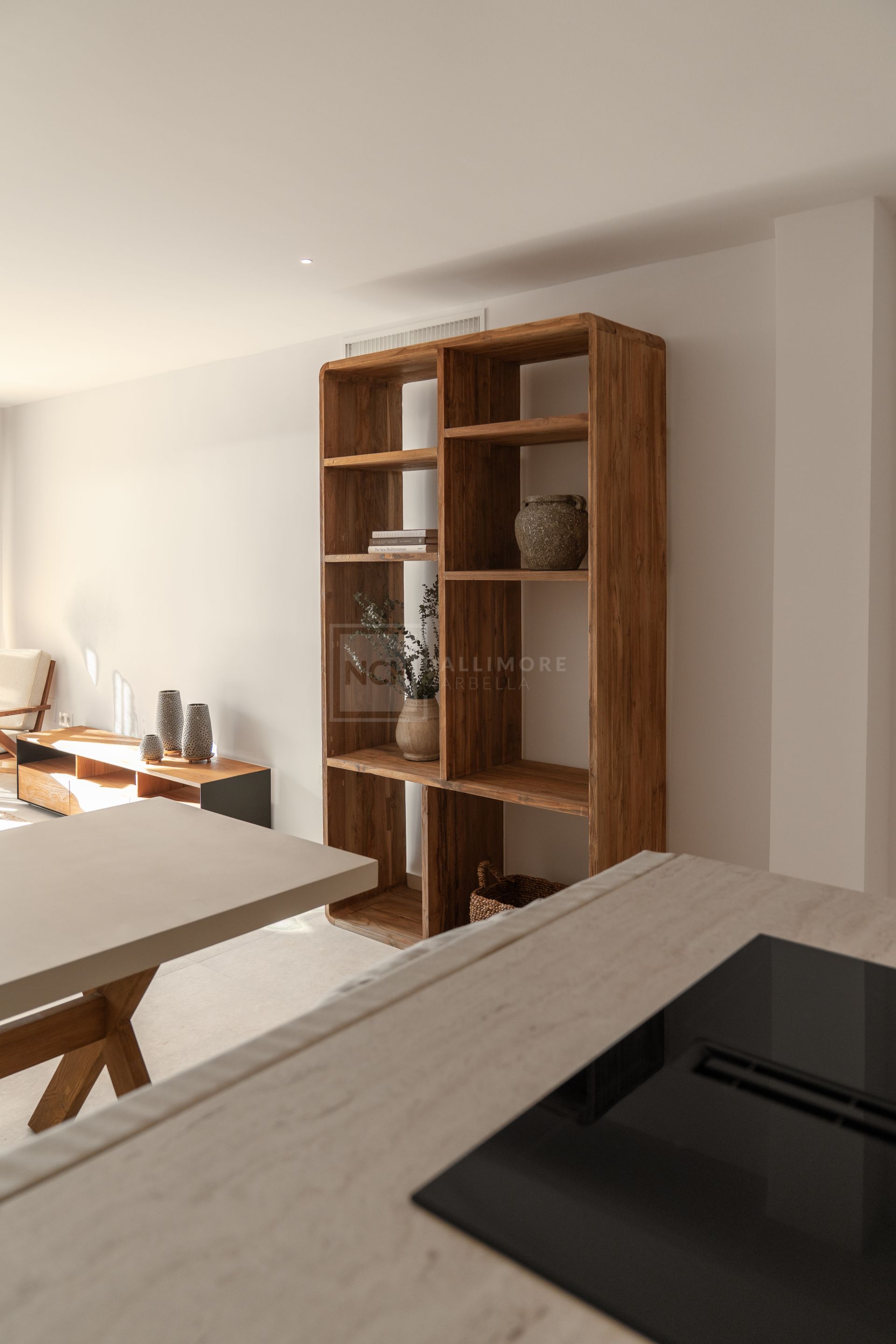 Apartamento de 3 Dormitorios recién reformado con vistas al mar y la montaña en Nueva Andalucia