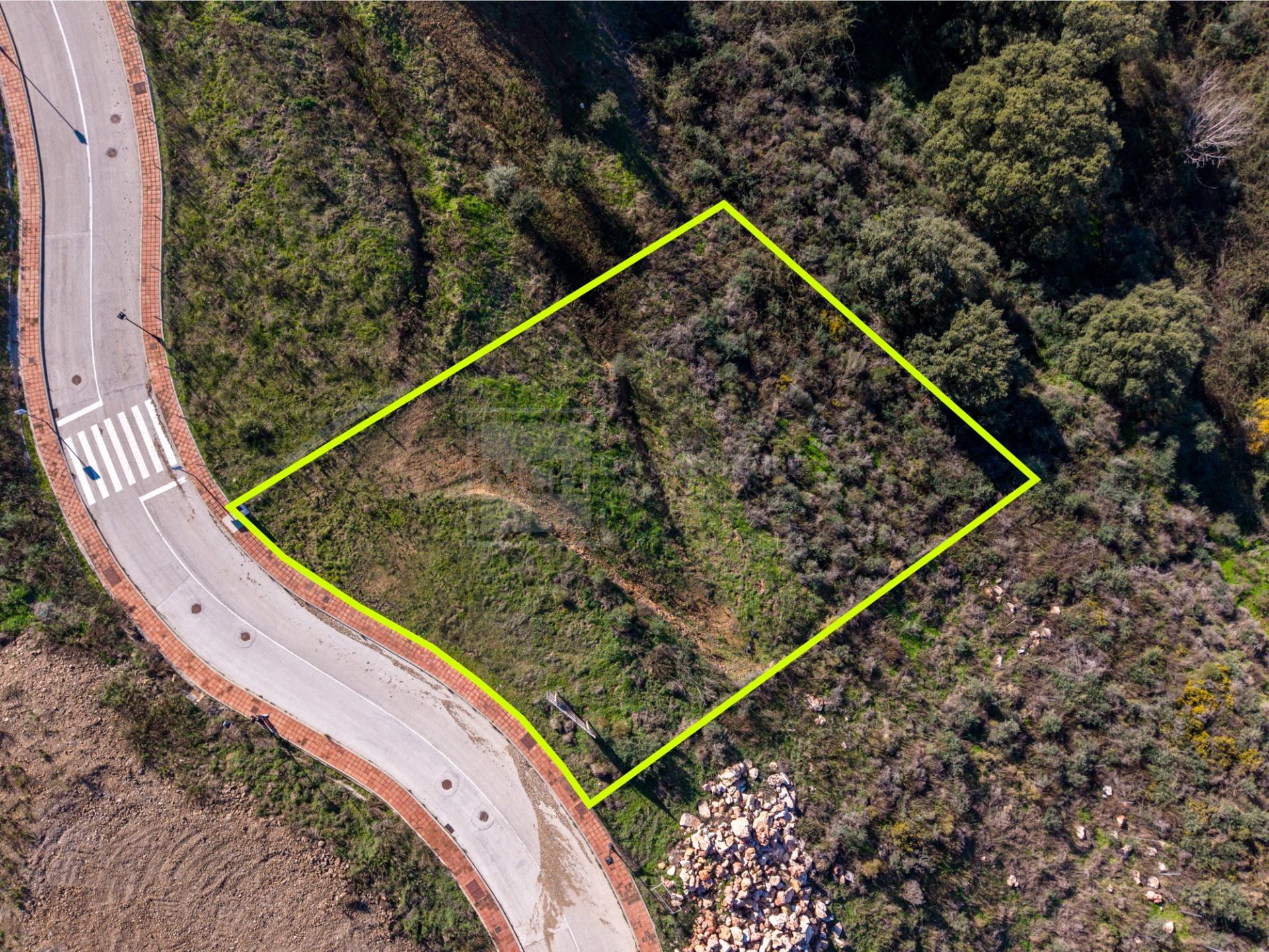 Parcela excepcional con licencia y proyecto – Villa de estilo andaluz | La Cala Golf