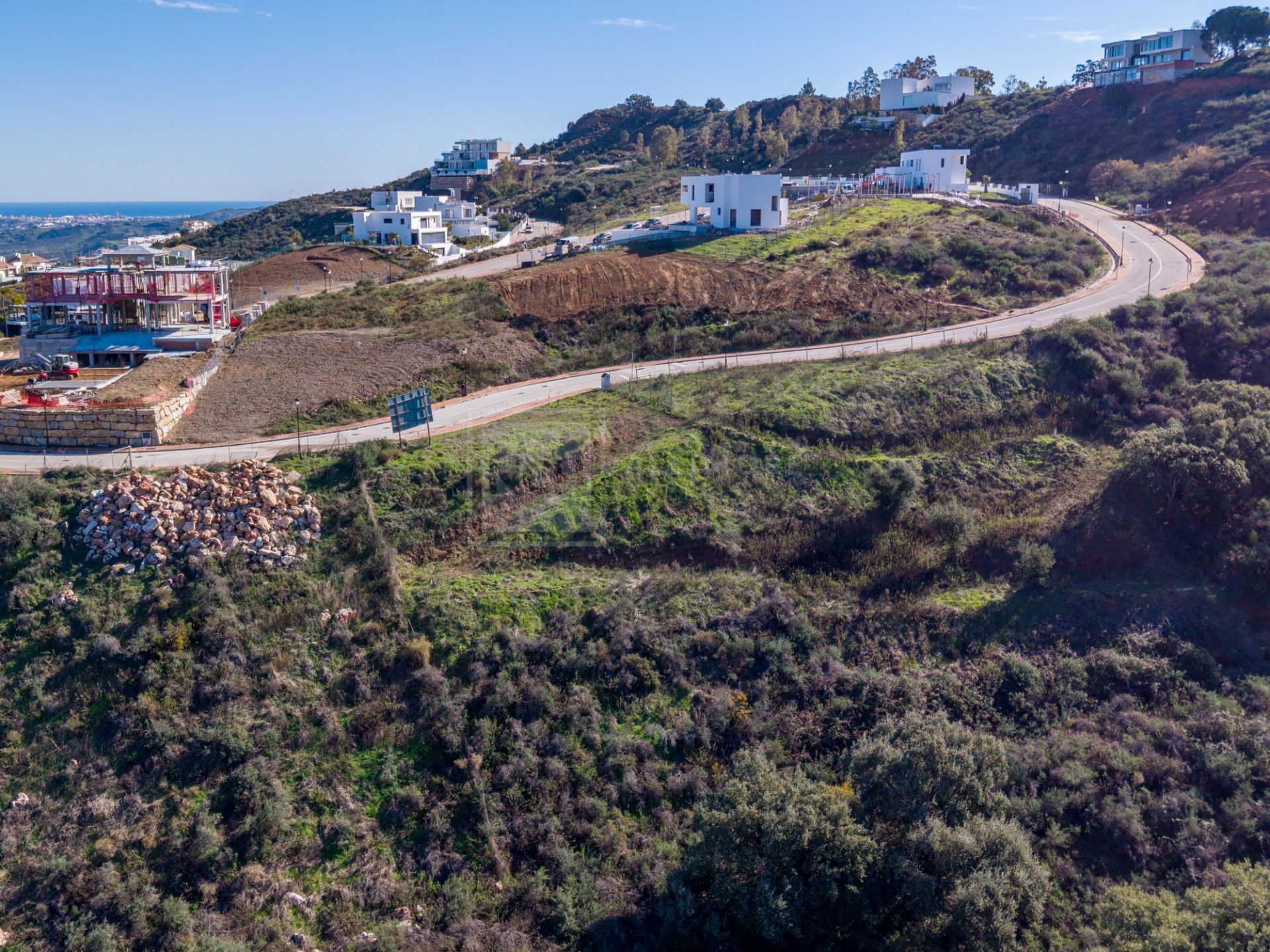 Parcela excepcional con licencia y proyecto – Villa de estilo andaluz | La Cala Golf