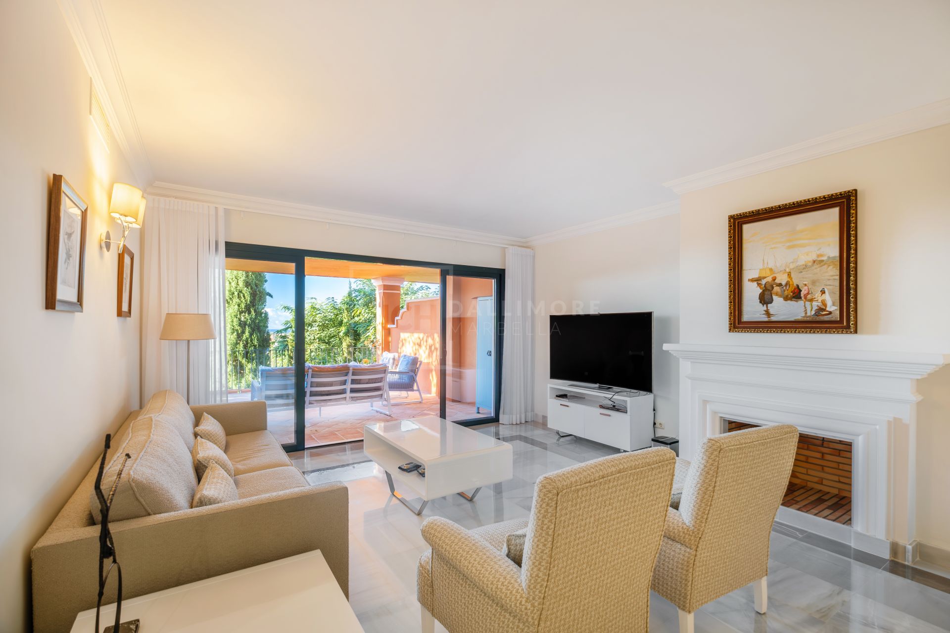 Apartamento Esquinero de 3 Dormitorios con Vistas al Mar y Soleada Terraza en Monte Halcones
