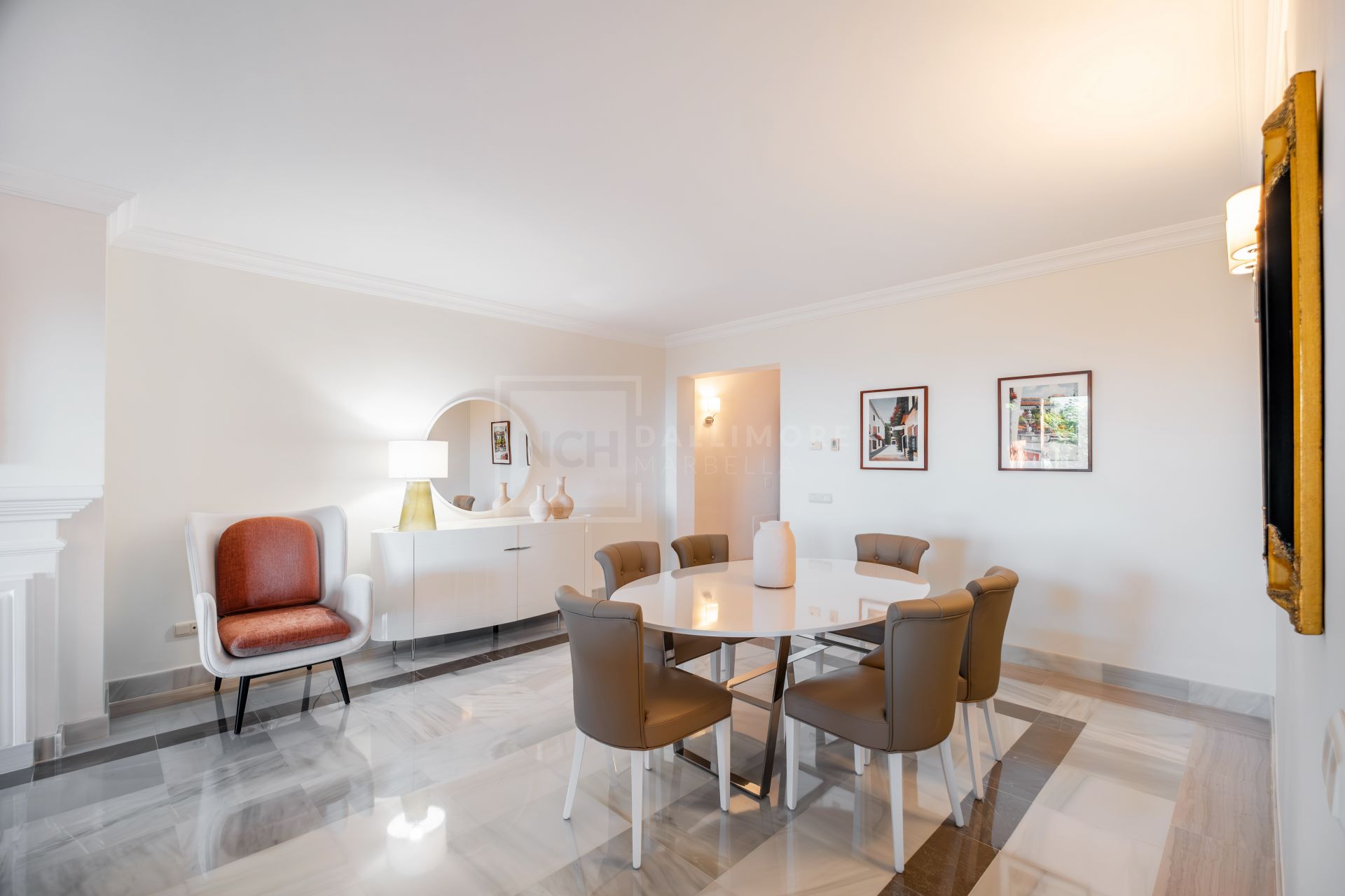 Apartamento Esquinero de 3 Dormitorios con Vistas al Mar y Soleada Terraza en Monte Halcones
