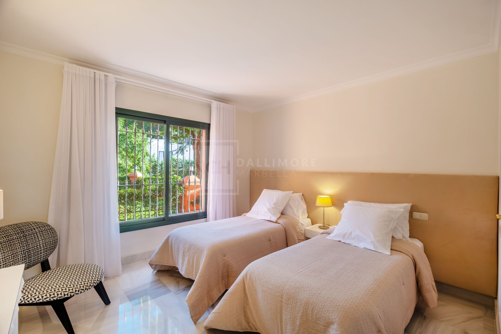 Apartamento Esquinero de 3 Dormitorios con Vistas al Mar y Soleada Terraza en Monte Halcones