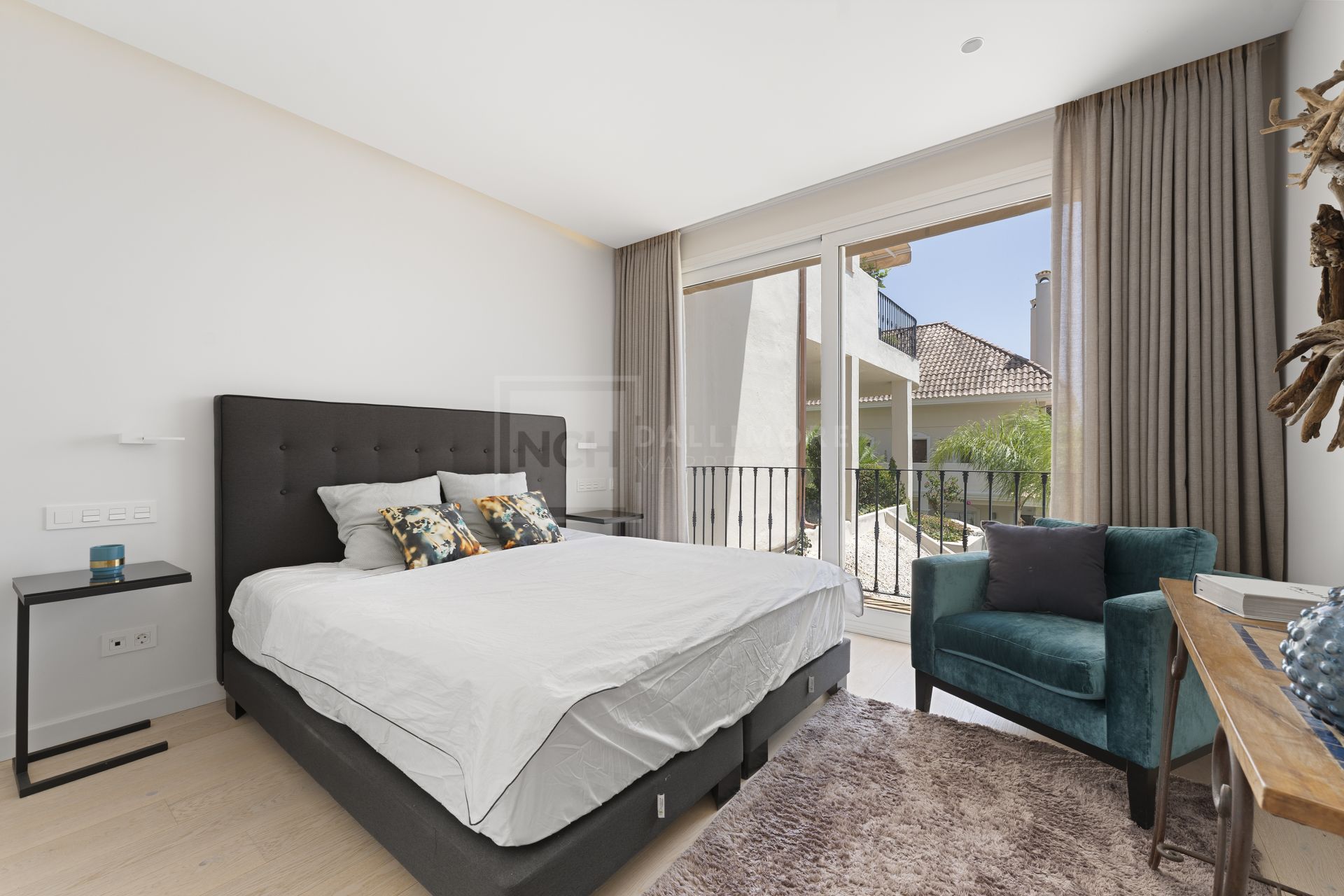 Four-Bedroom Contemporary Duplex With Expansive Terraces And Mediterranean Views