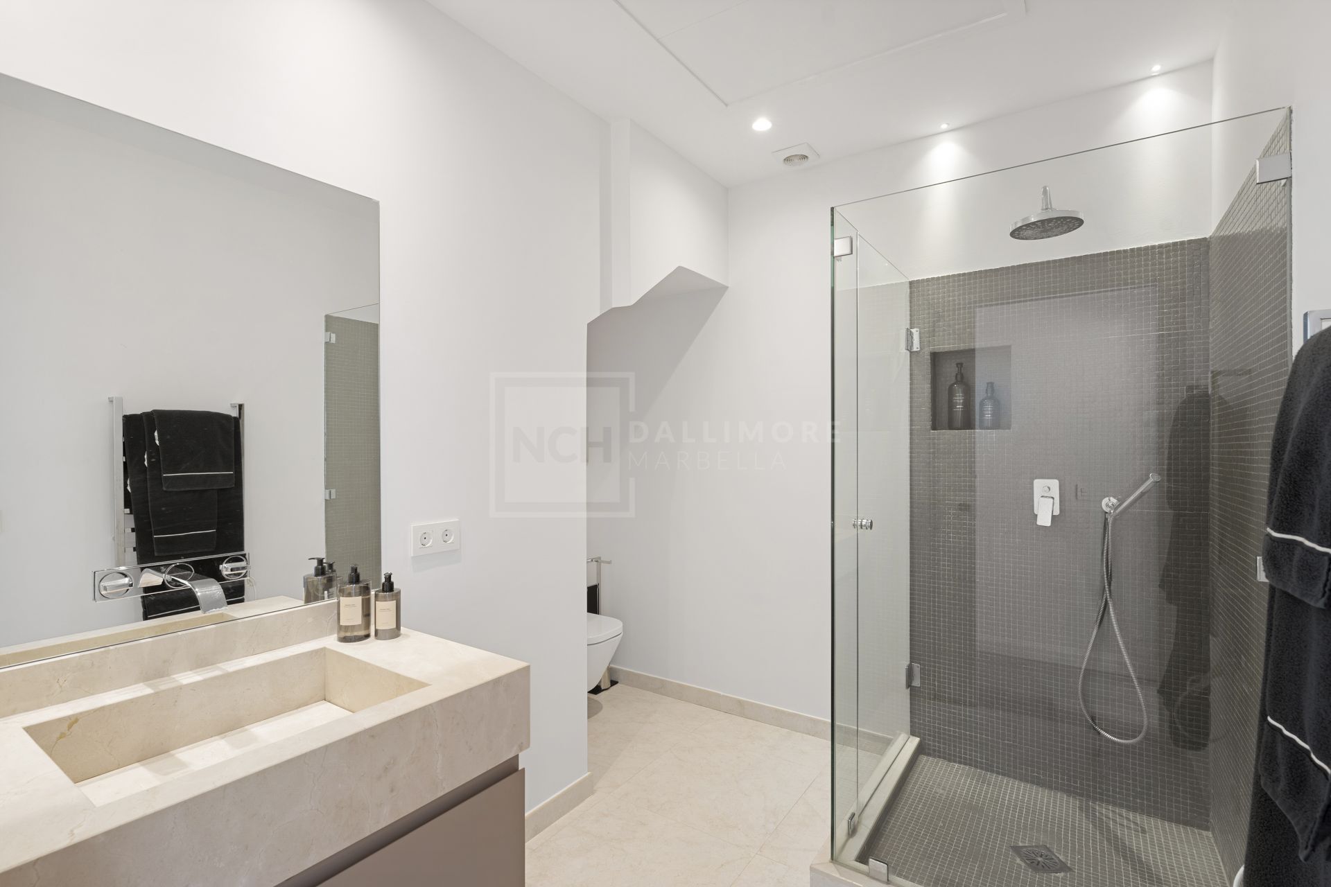 Four-Bedroom Contemporary Duplex With Expansive Terraces And Mediterranean Views