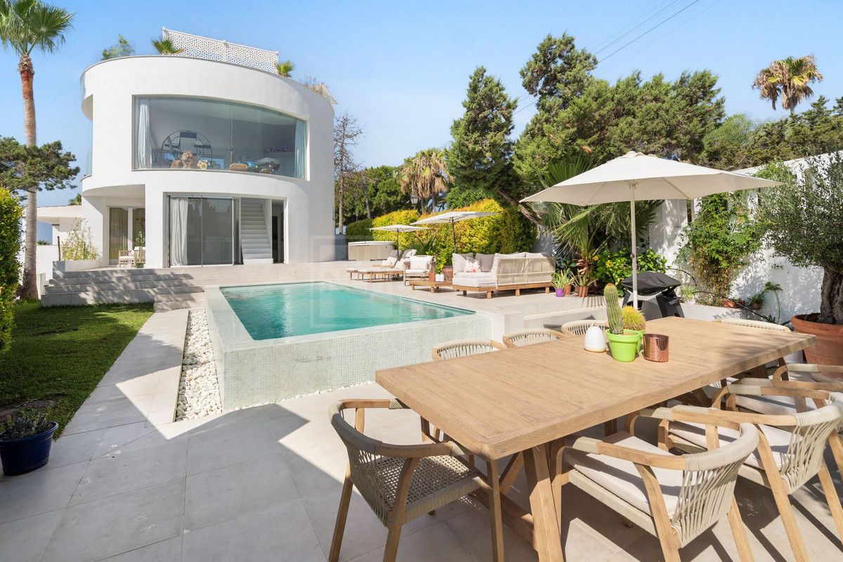 Modern Villa Located in Marbesa