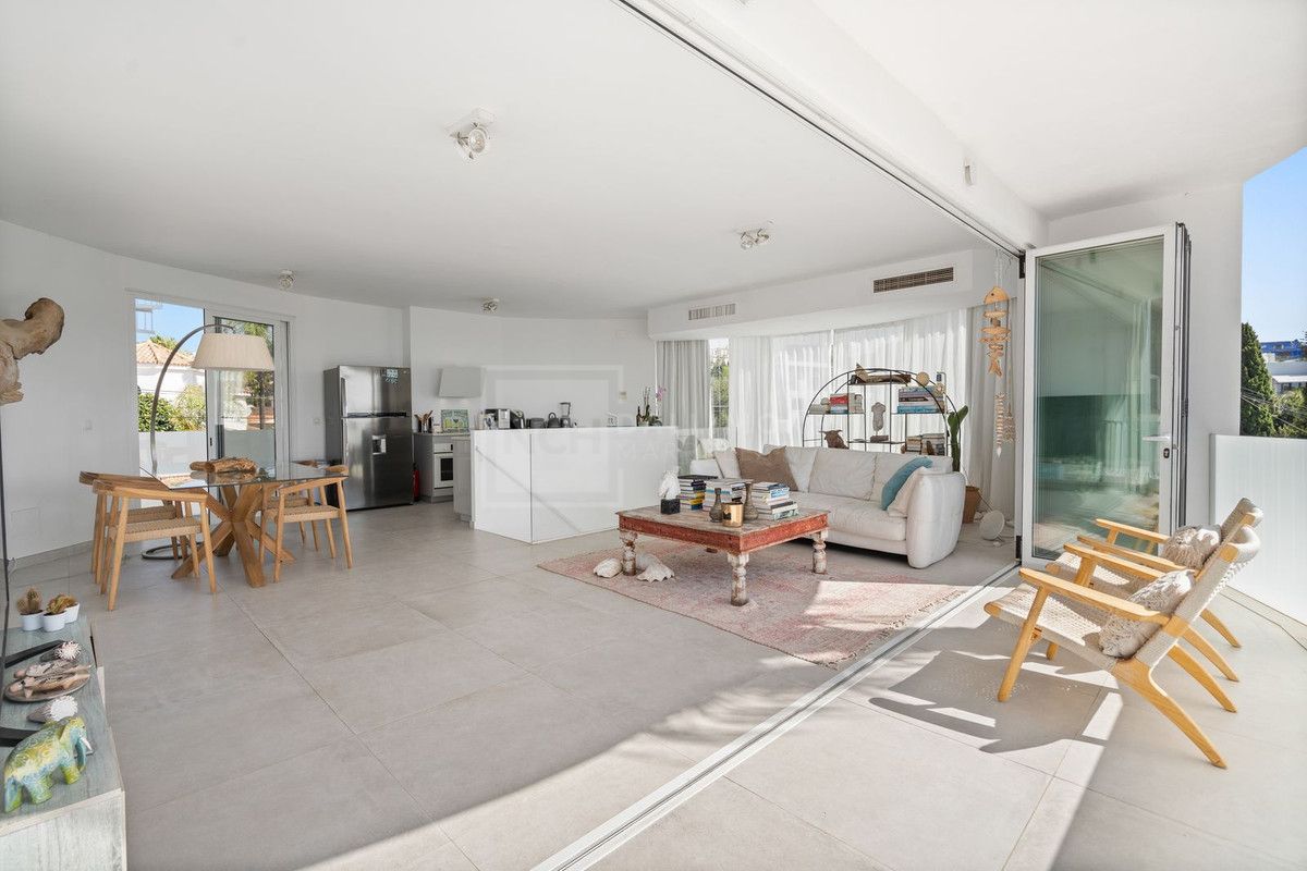Modern Villa Located in Marbesa
