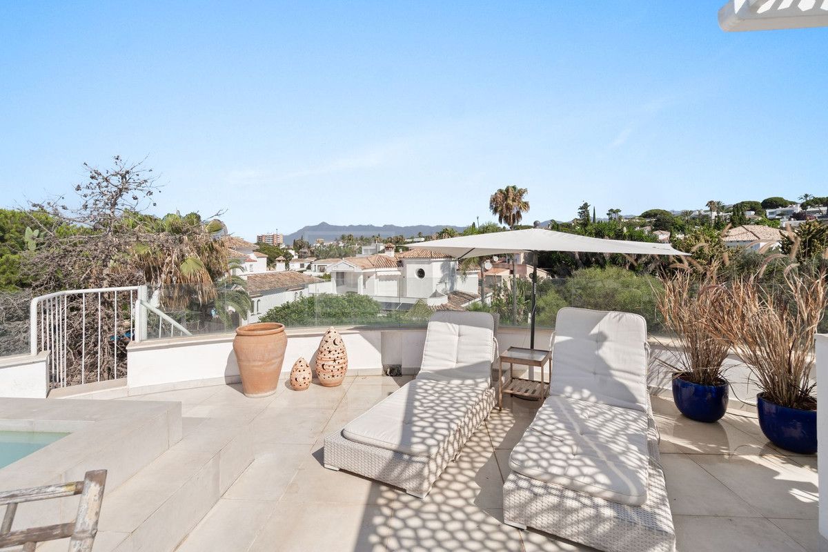 Modern Villa Located in Marbesa