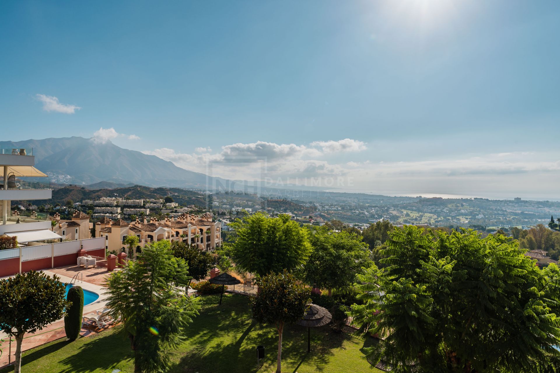 South-Facing 4-Bed Duplex Penthouse With Jacuzzi, Outdoor Kitchen And Sea Views